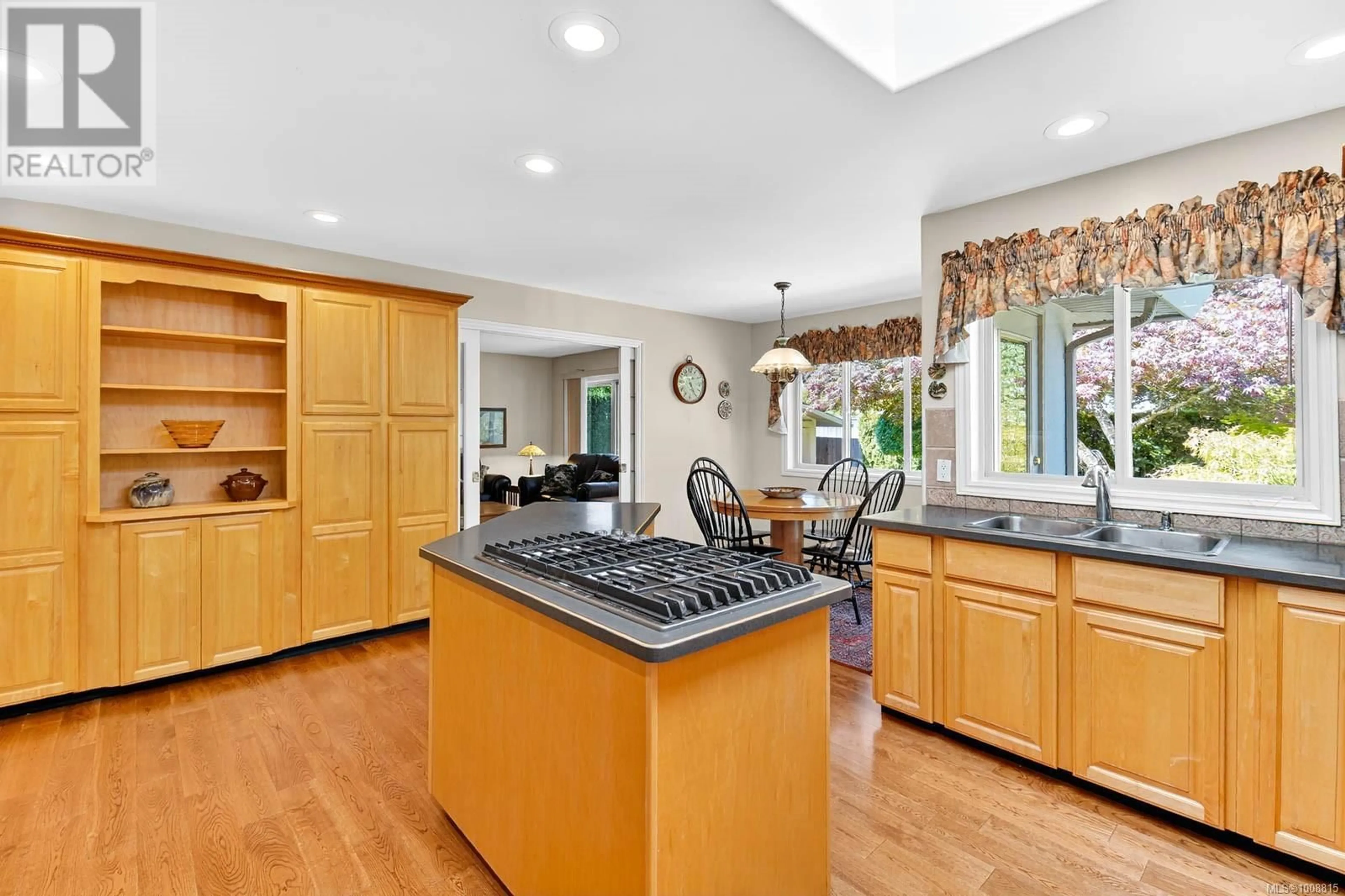 Open concept kitchen, ceramic/tile floor for 5528 WOODLAND CRESCENT WEST, Port Alberni British Columbia V9Y8E6