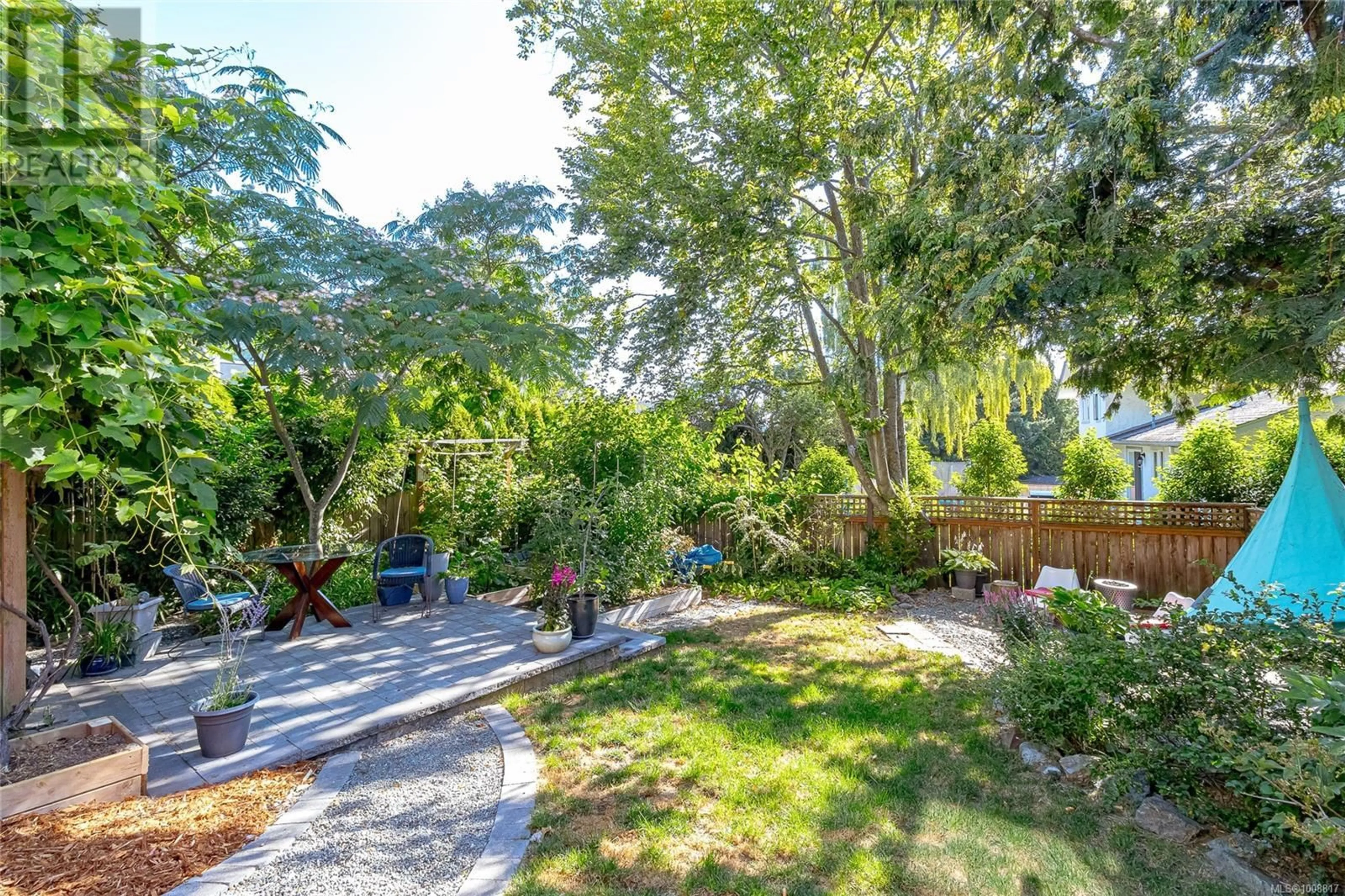 Patio, forest/trees view for 3605 CEDAR HILL ROAD, Saanich British Columbia V8P3Z3