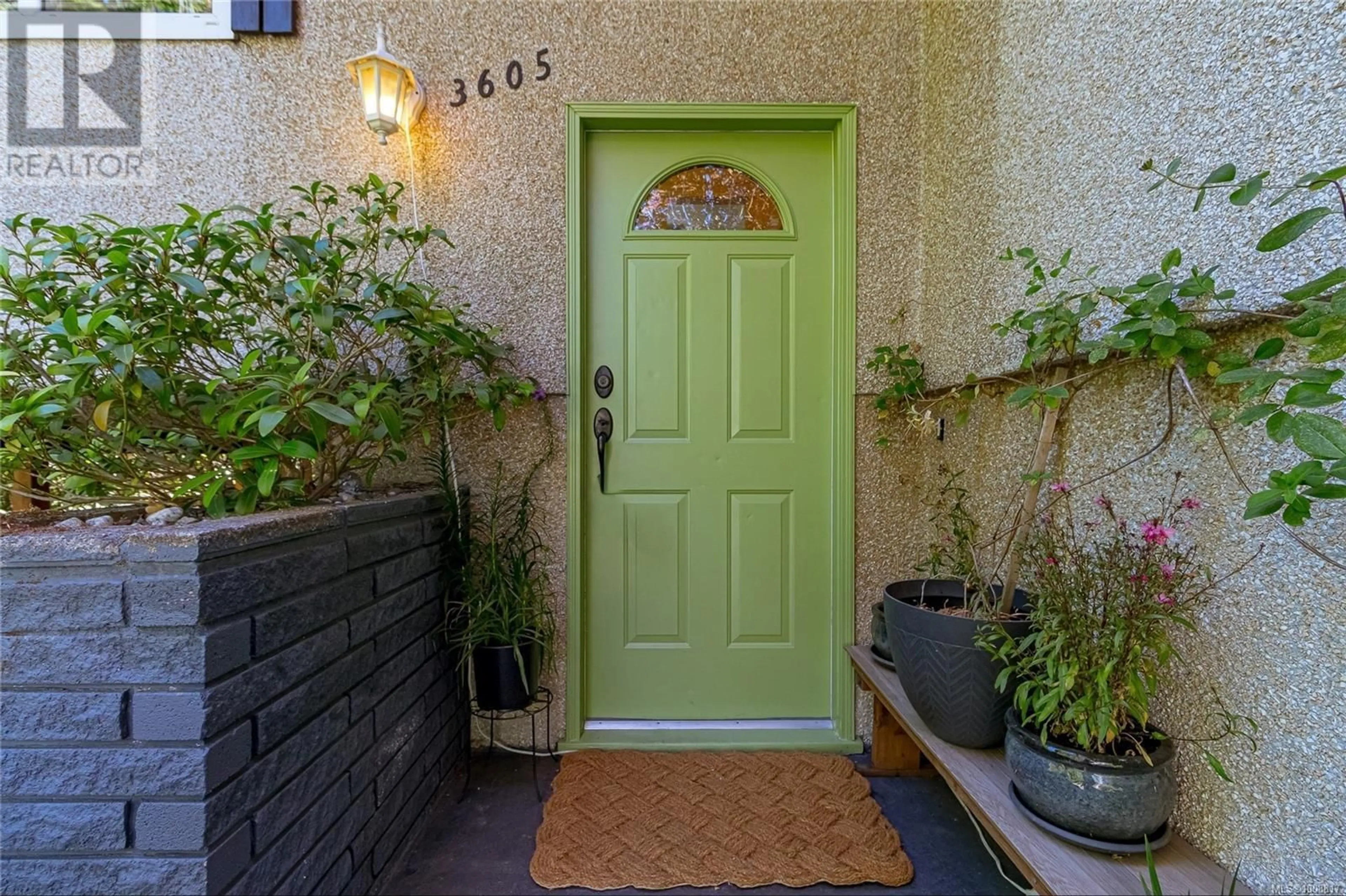 Indoor entryway for 3605 CEDAR HILL ROAD, Saanich British Columbia V8P3Z3