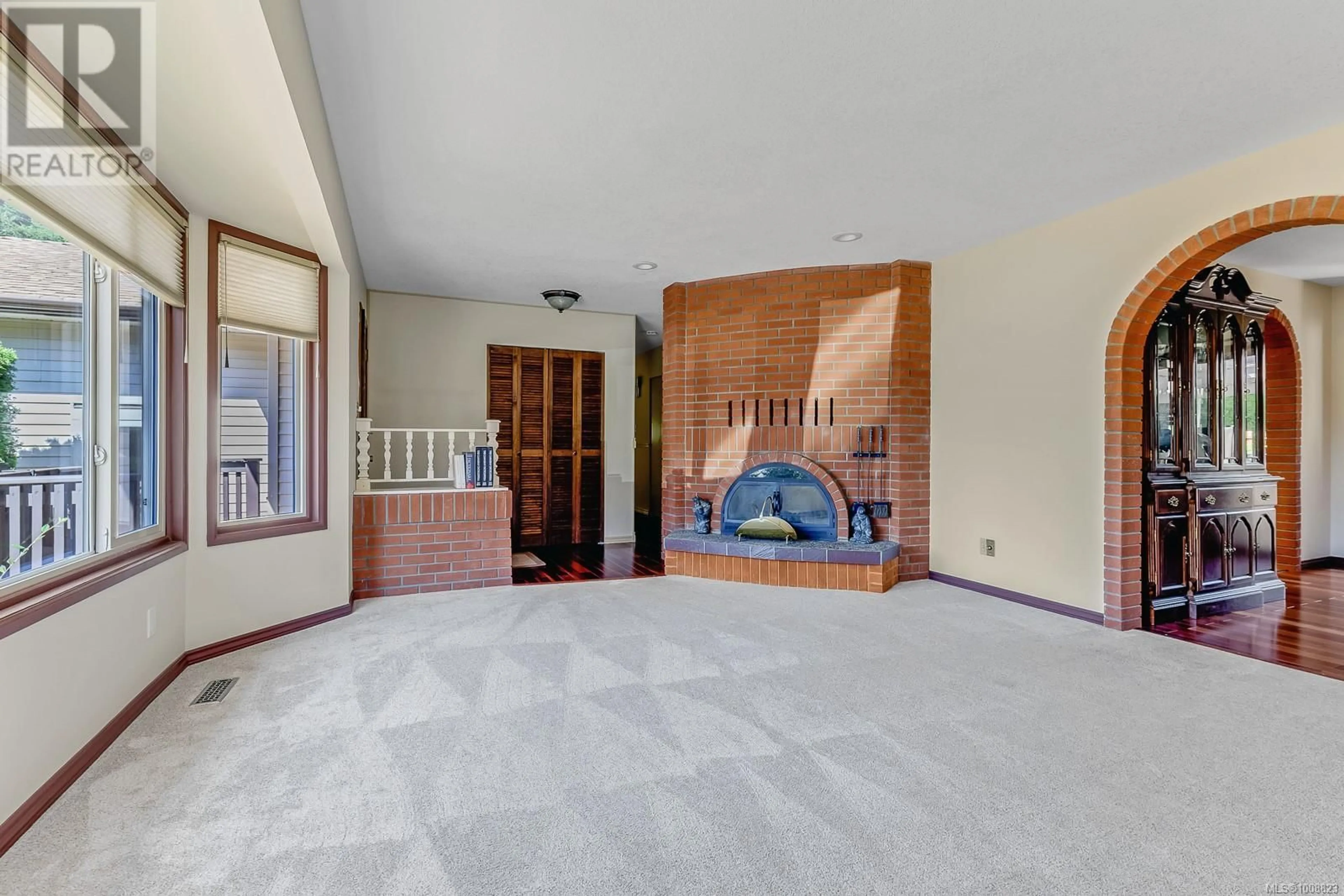 Indoor foyer for 5284 SCARSDALE ROAD, Nanaimo British Columbia V9T3Z7