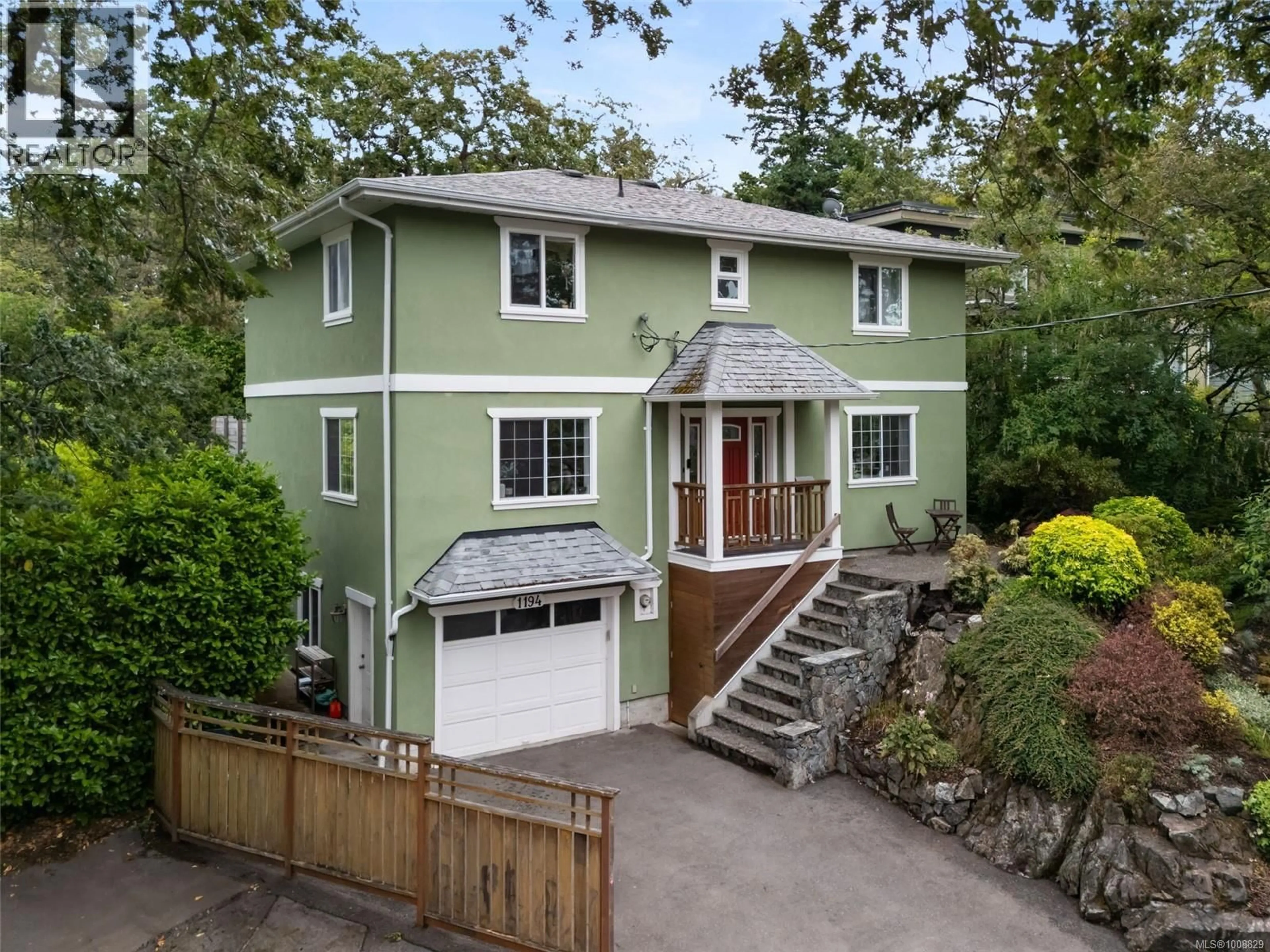 A pic from outside/outdoor area/front of a property/back of a property/a pic from drone, street for 1194 ROCK STREET, Saanich British Columbia V8P2B8