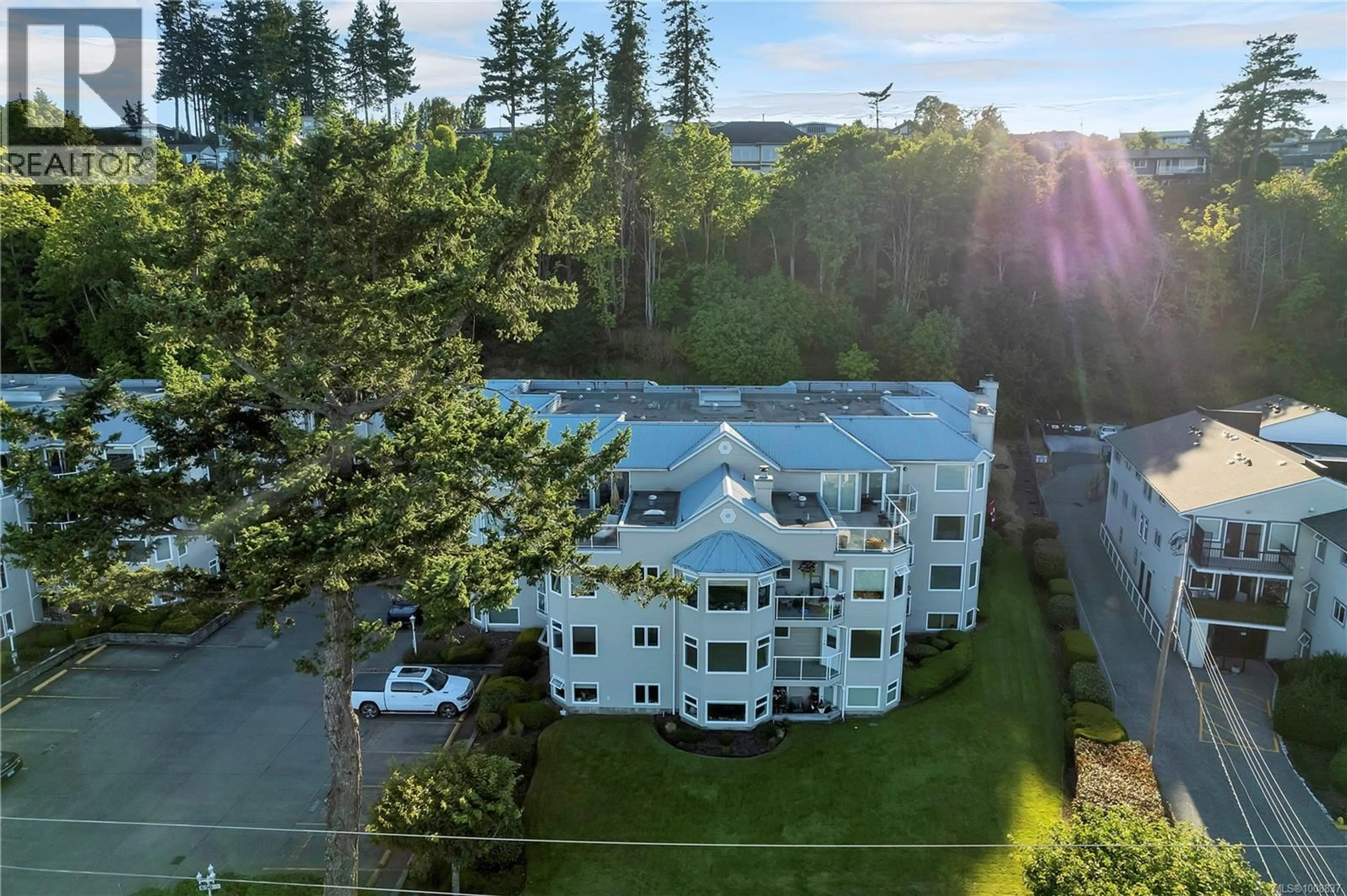 A pic from outside/outdoor area/front of a property/back of a property/a pic from drone, water/lake/river/ocean view for 307A - 650 ISLAND HIGHWAY SOUTH, Campbell River British Columbia V9W1A6