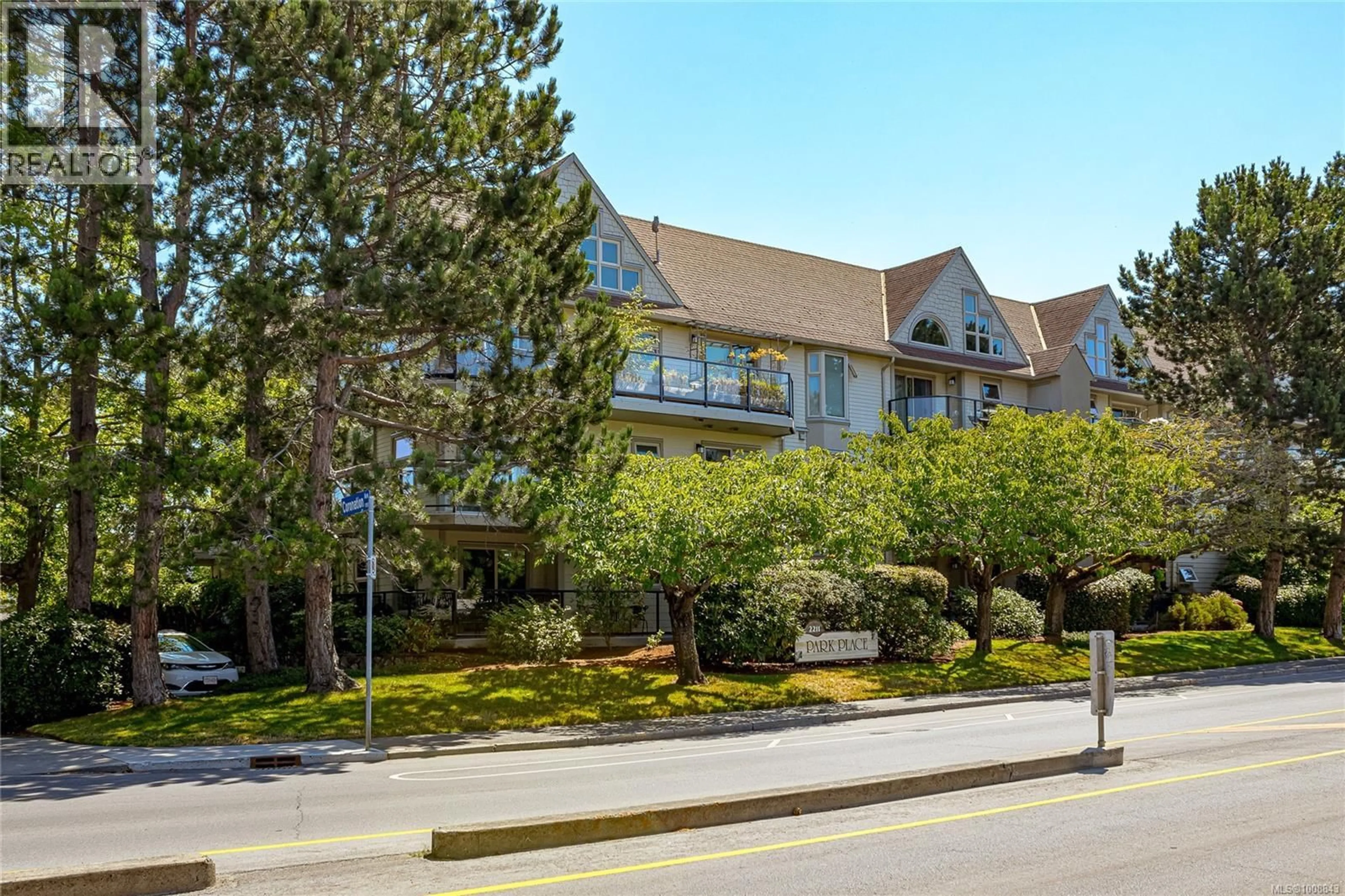 Unknown for 201 - 2211 SHELBOURNE STREET, Victoria British Columbia V8R4K9