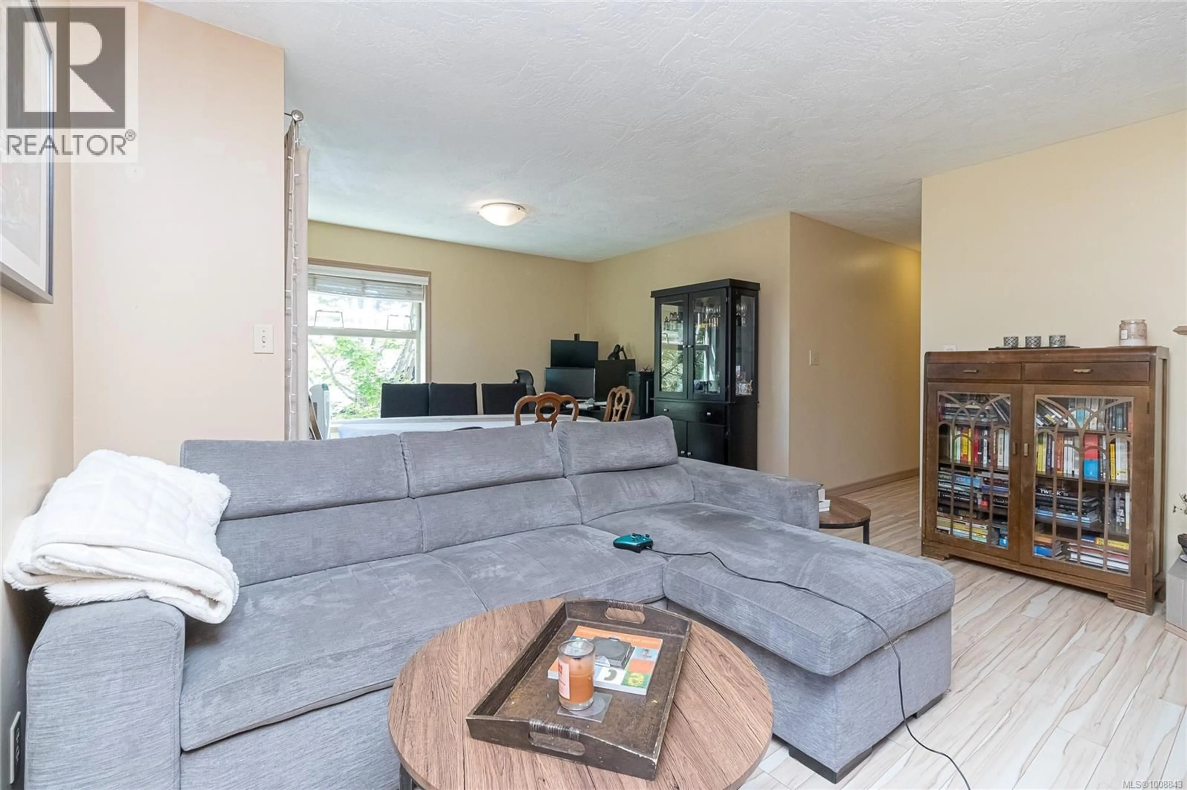 Living room with furniture, unknown for 201 - 2211 SHELBOURNE STREET, Victoria British Columbia V8R4K9