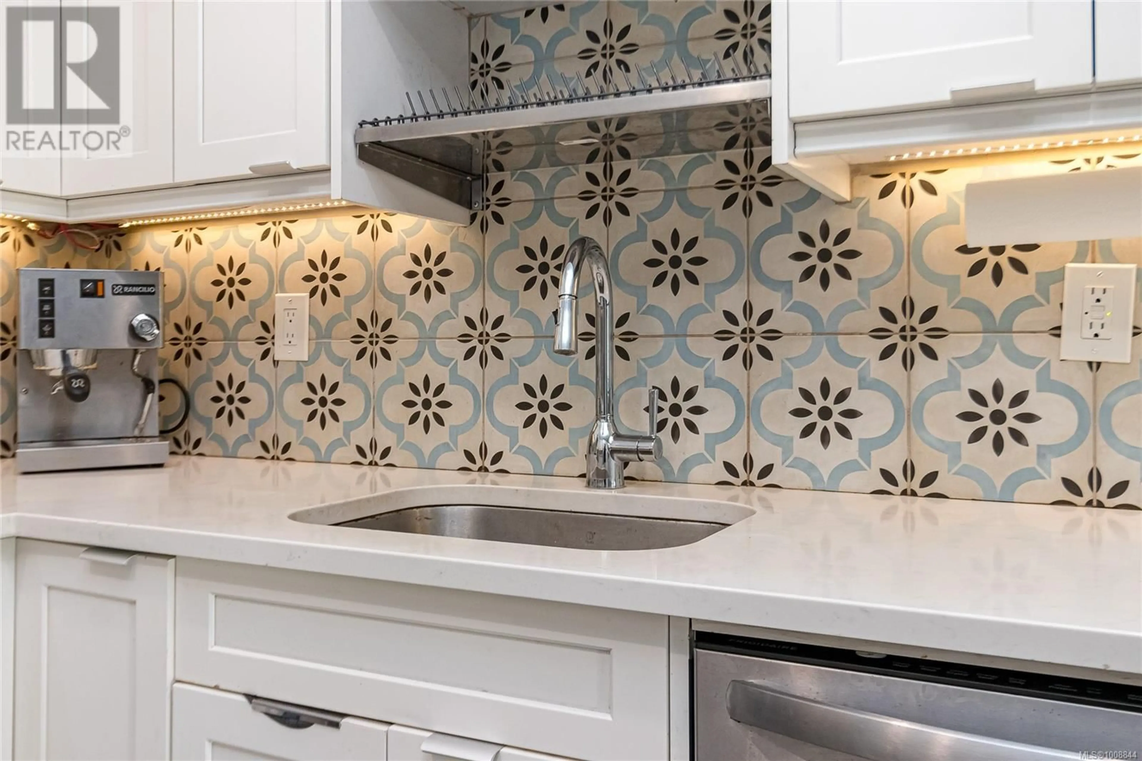 Contemporary kitchen, ceramic/tile floor for 1 - 734 WILSON STREET, Victoria British Columbia V9A3H2