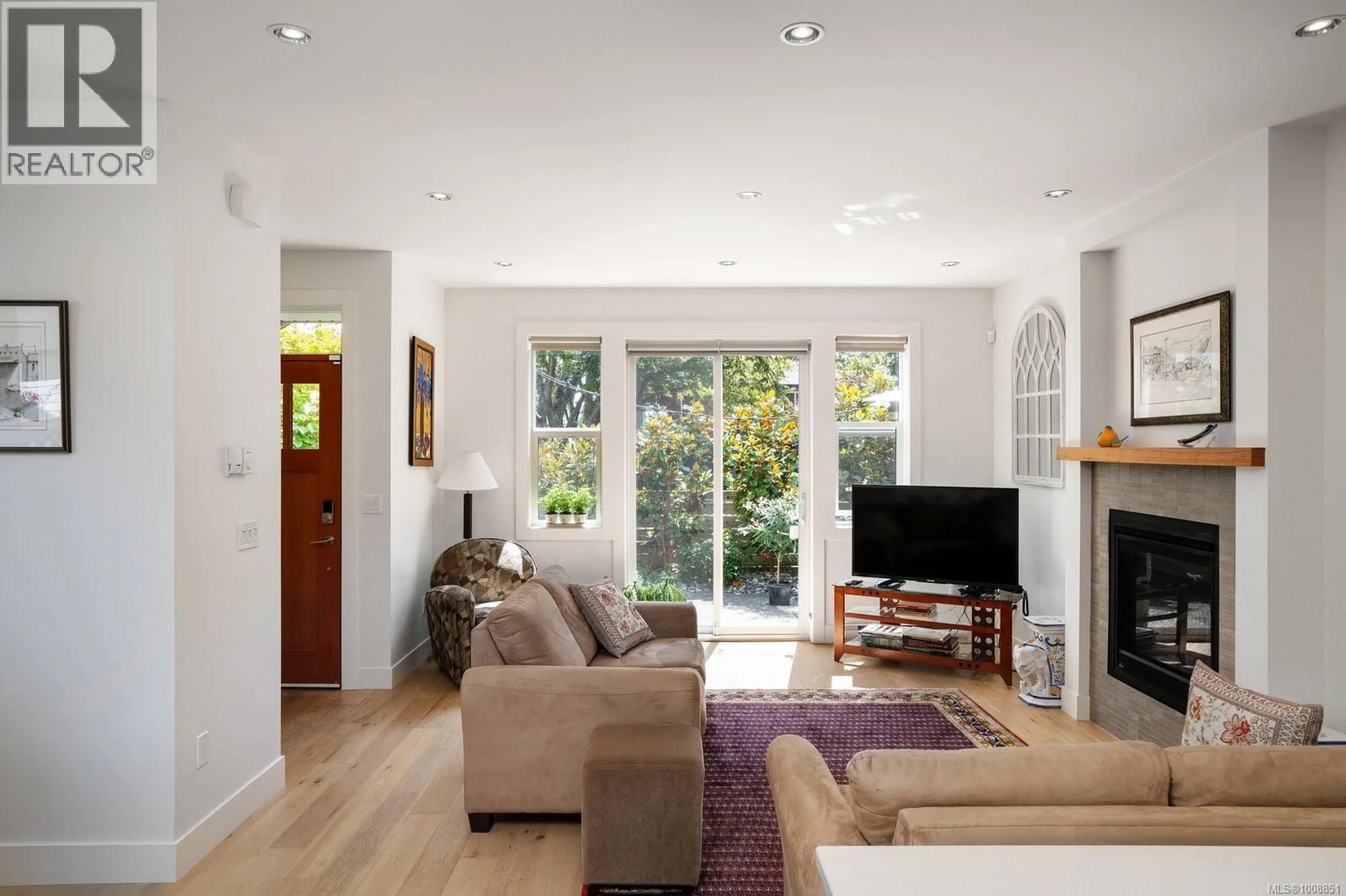 Living room with furniture, unknown for 2346 ORCHARD AVENUE, Sidney British Columbia V8L1T7