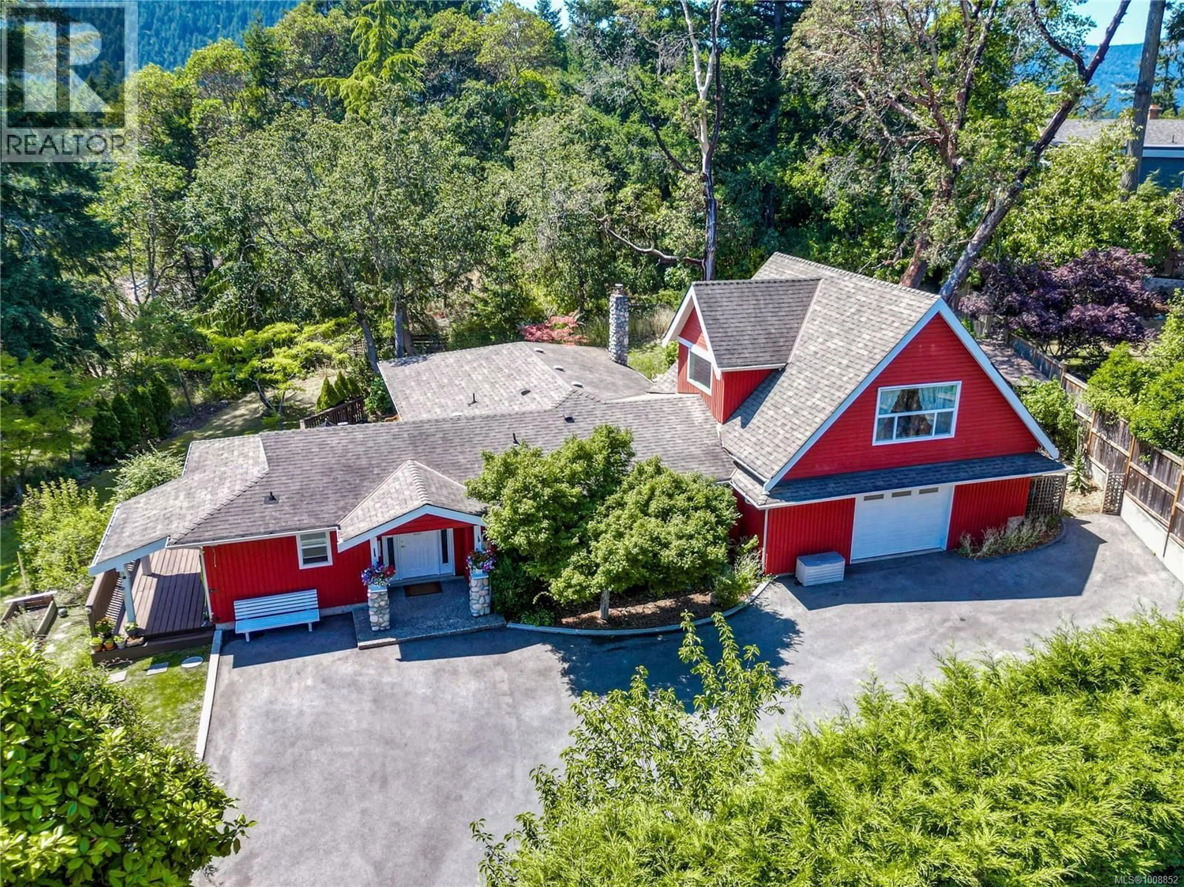A pic from outside/outdoor area/front of a property/back of a property/a pic from drone, street for 1024 BRAMFIELD PLACE, Central Saanich British Columbia V8M1A4
