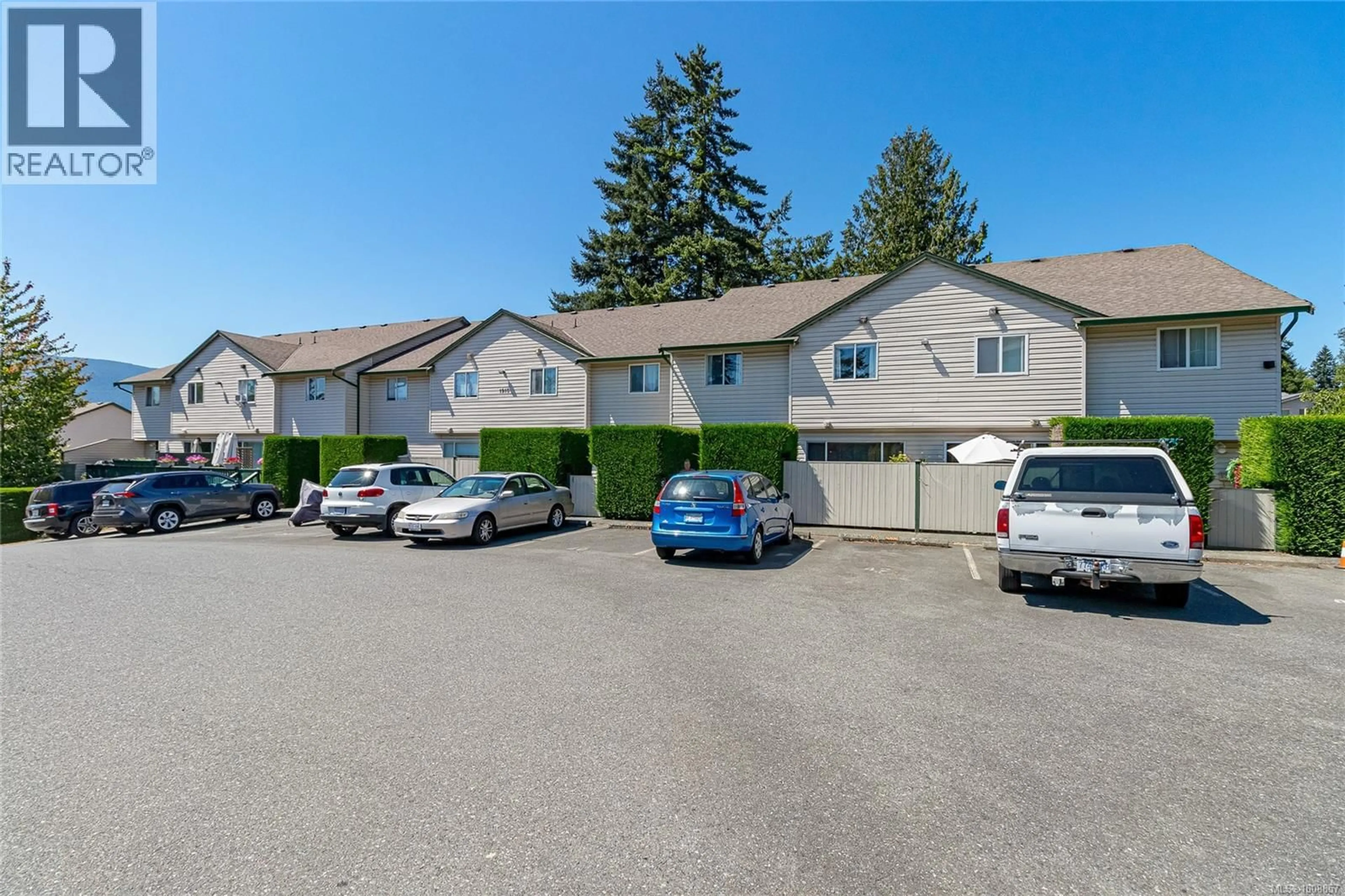 A pic from outside/outdoor area/front of a property/back of a property/a pic from drone, street for 5 - 1910 BOWEN ROAD, Nanaimo British Columbia V9S5S6
