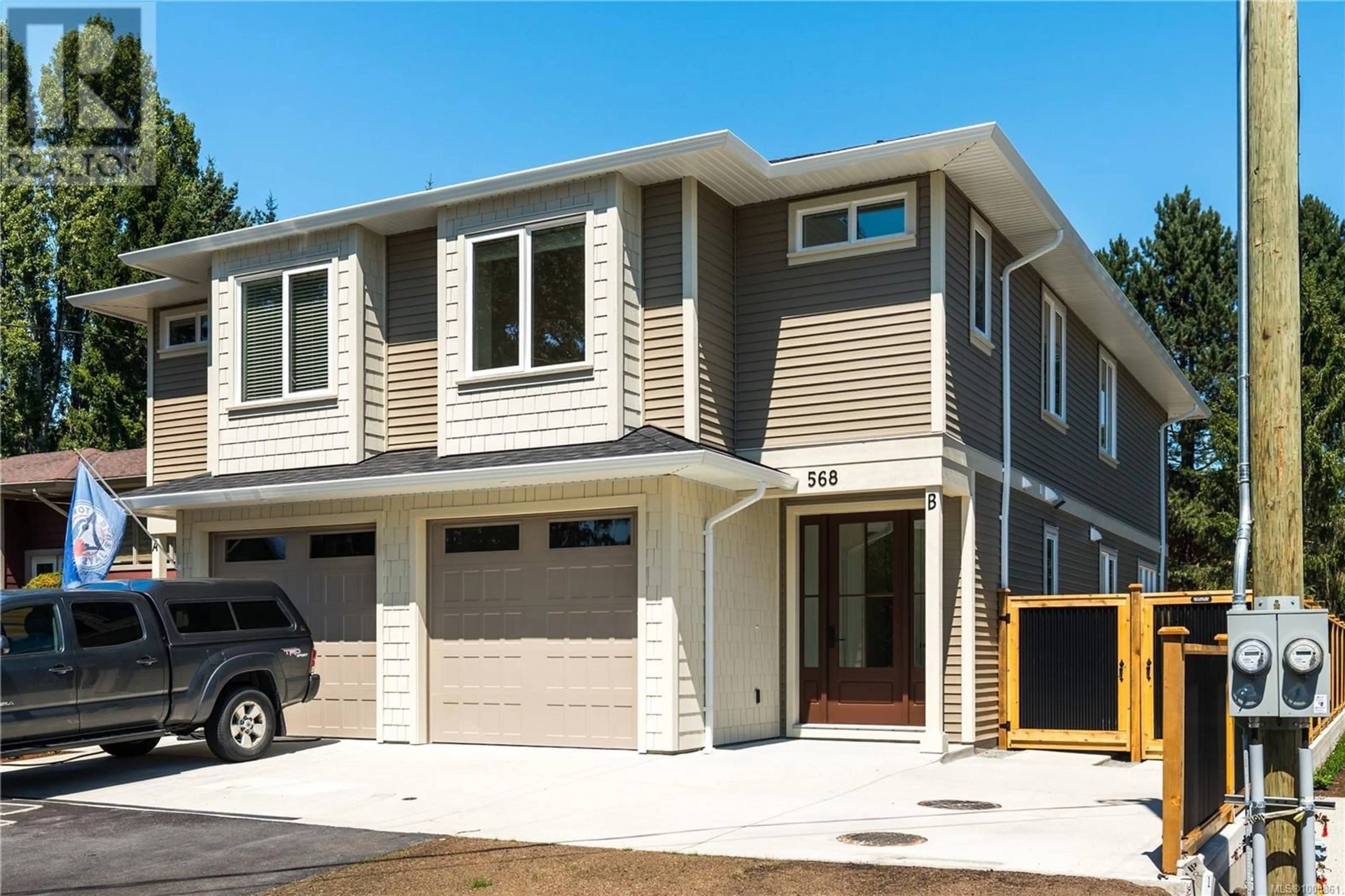 Home with vinyl exterior material, street for B - 568 KAY STREET, Saanich British Columbia V8Z2L3