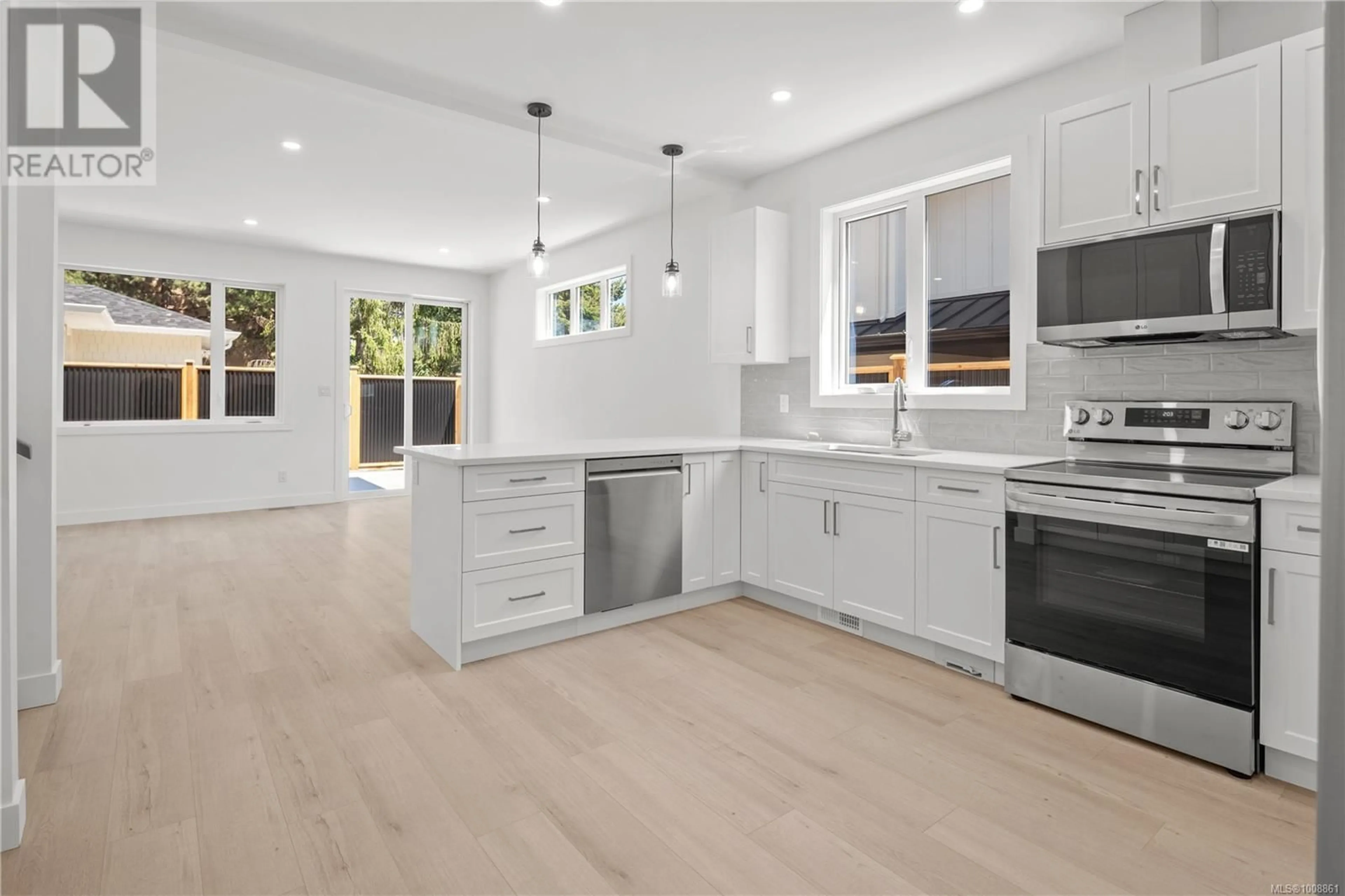 Open concept kitchen, unknown for B - 568 KAY STREET, Saanich British Columbia V8Z2L3