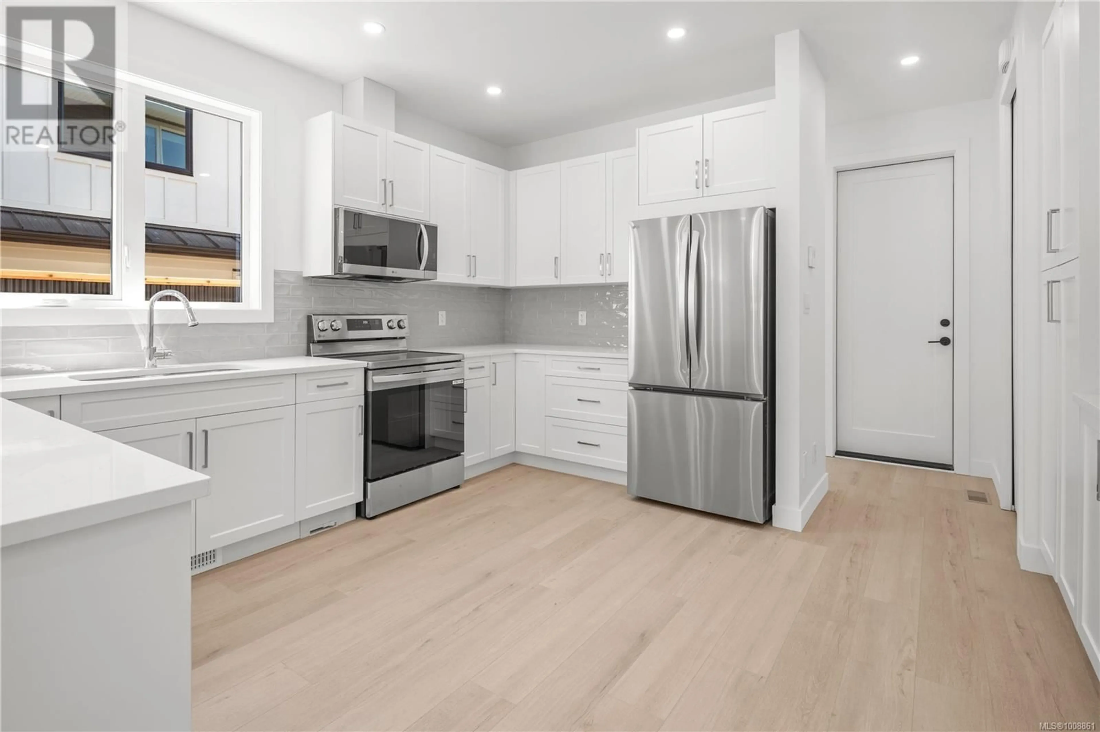 Open concept kitchen, unknown for B - 568 KAY STREET, Saanich British Columbia V8Z2L3