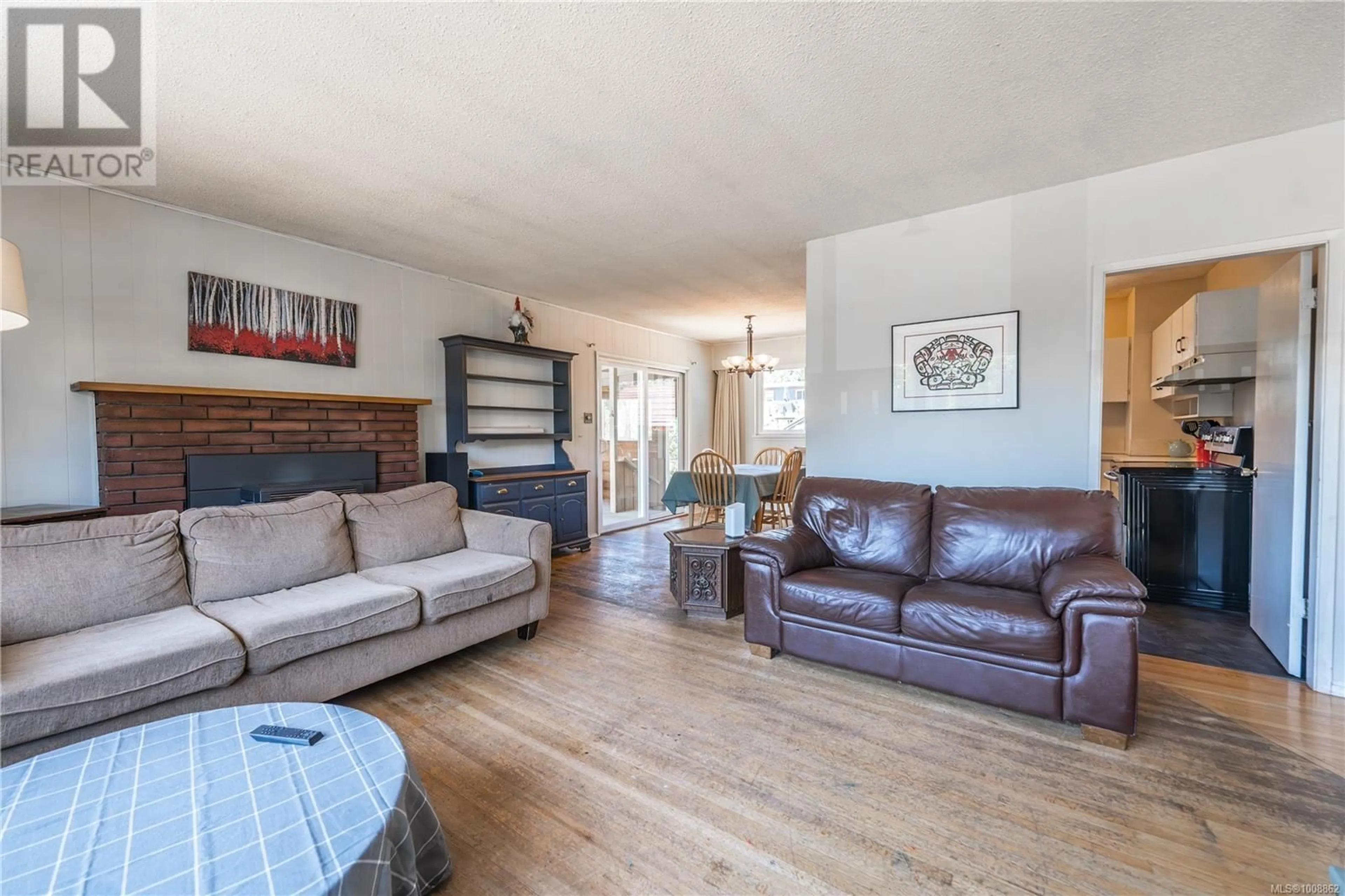 Living room with furniture, wood/laminate floor for 2955 THOMAS STREET, Nanaimo British Columbia V9T2Y5