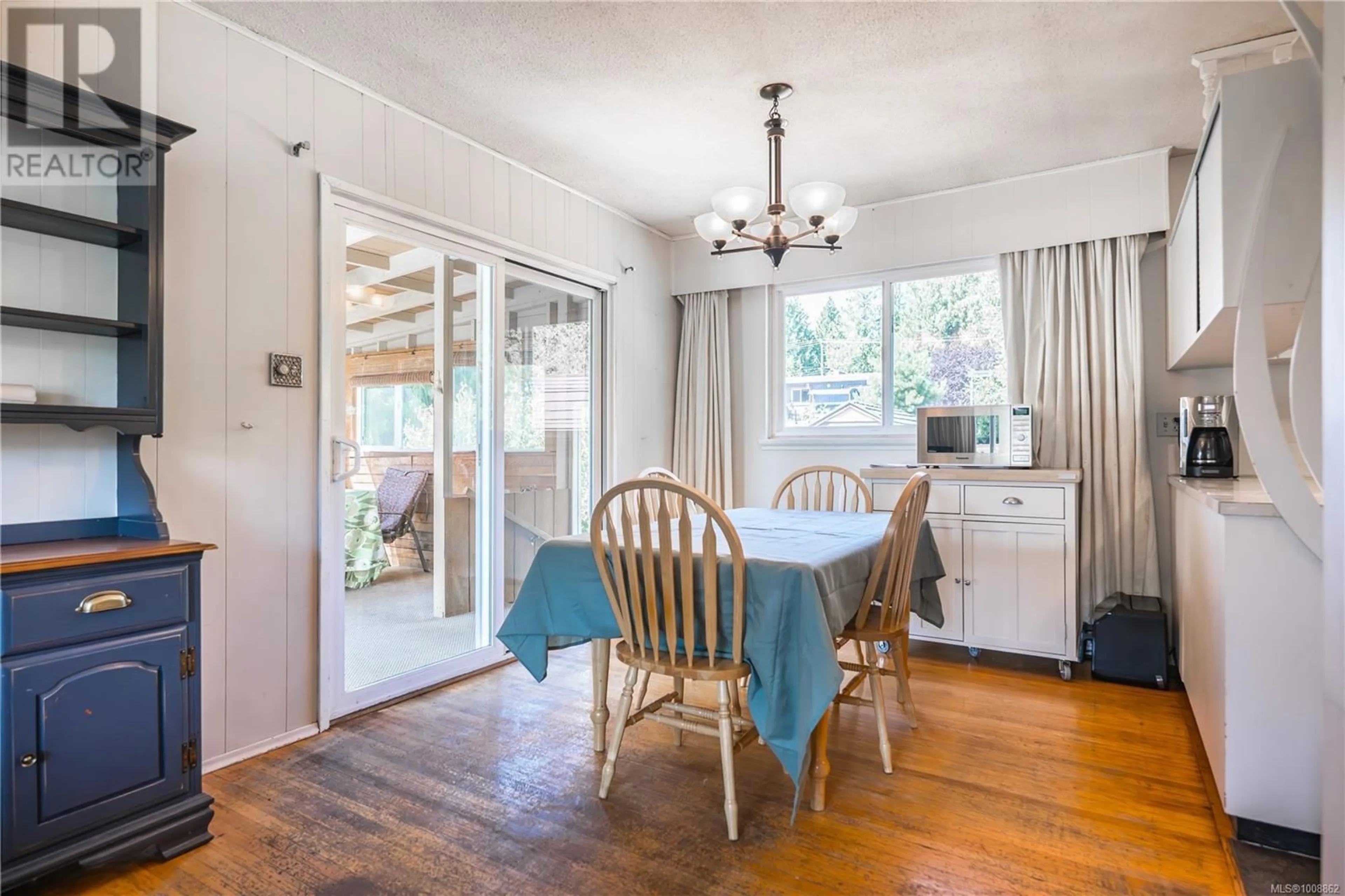 Dining room, wood/laminate floor for 2955 THOMAS STREET, Nanaimo British Columbia V9T2Y5
