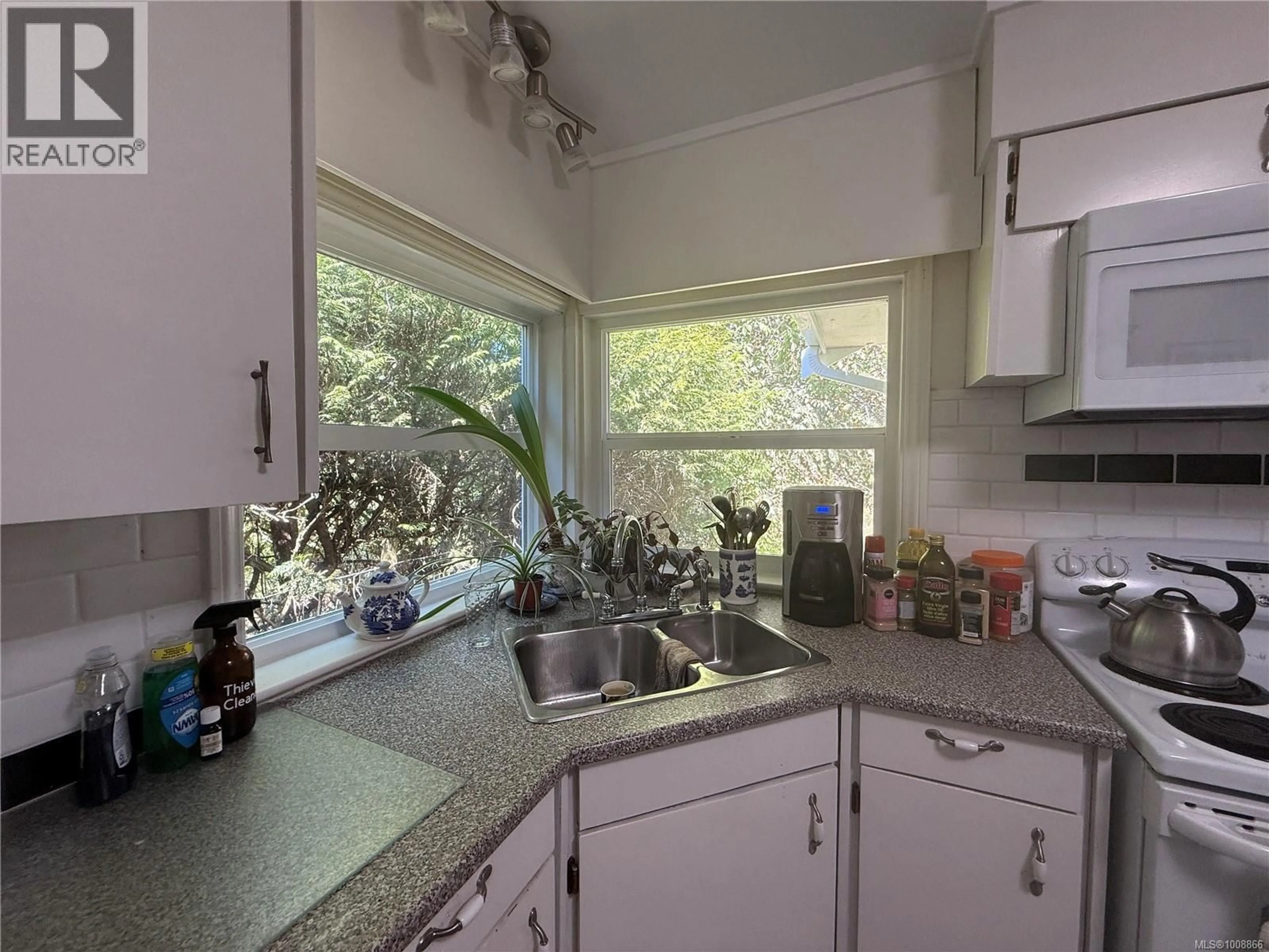 Standard kitchen, unknown for 7865 BEAVER CREEK ROAD, Port Alberni British Columbia V9Y8N3
