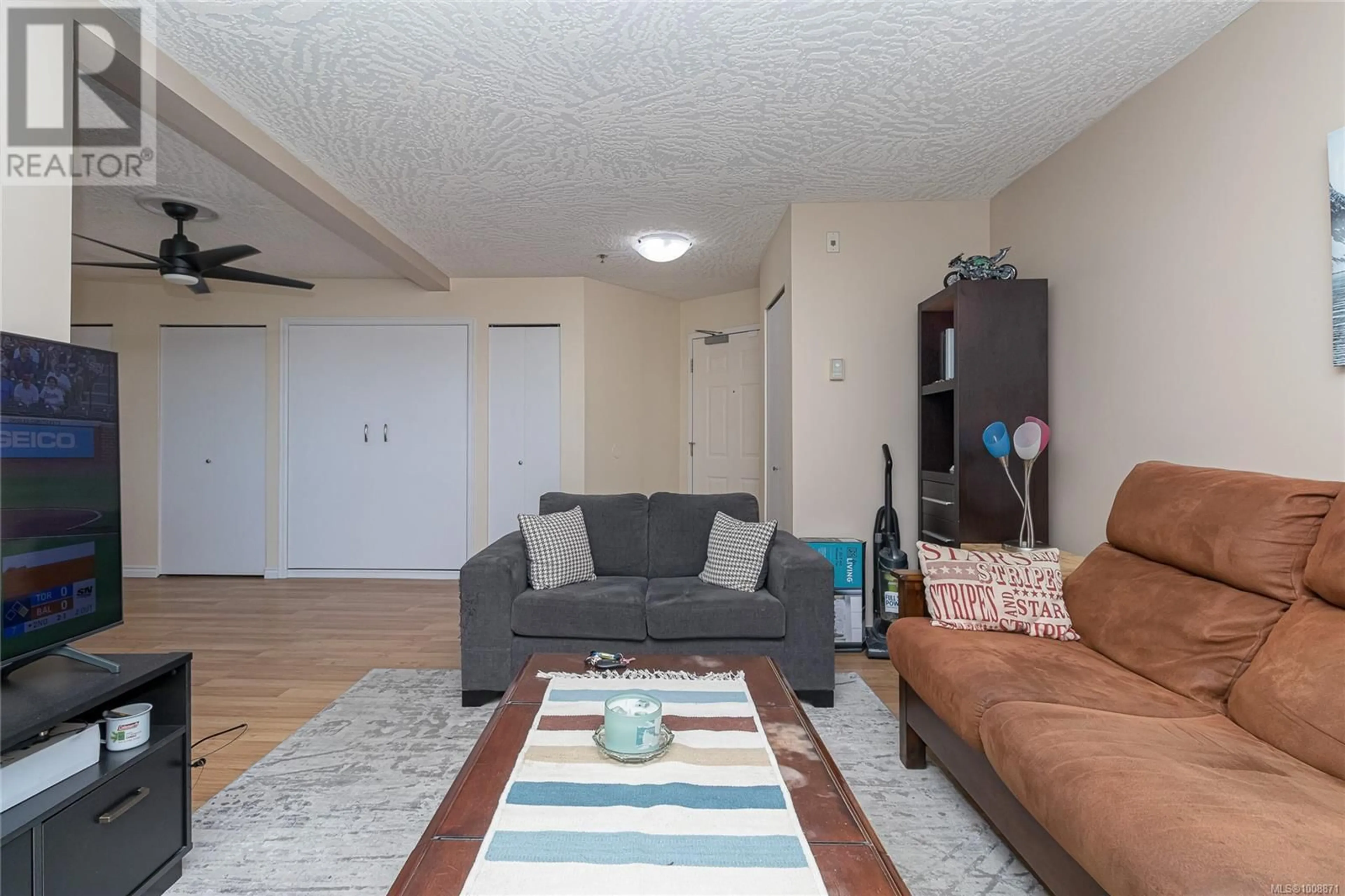 Living room with furniture, unknown for 312 - 3460 QUADRA STREET, Saanich British Columbia V8X1G6