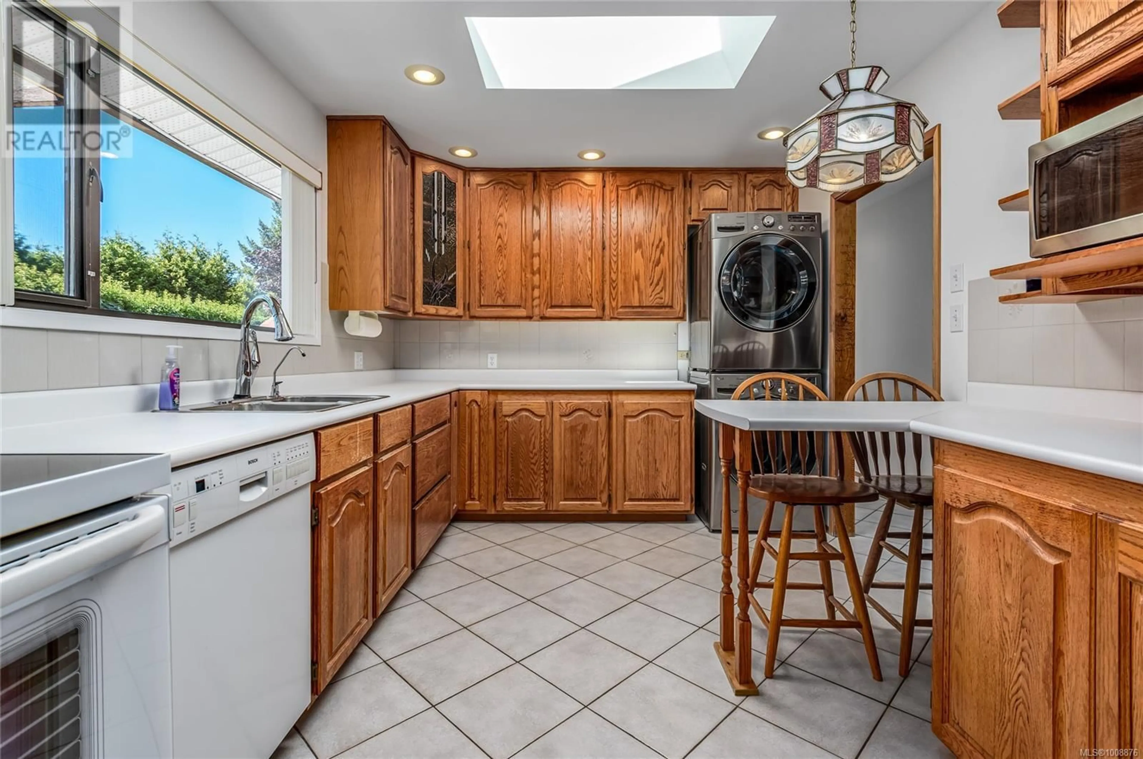 Unknown for 1915 MARTEN AVENUE, Comox British Columbia V9M2J9