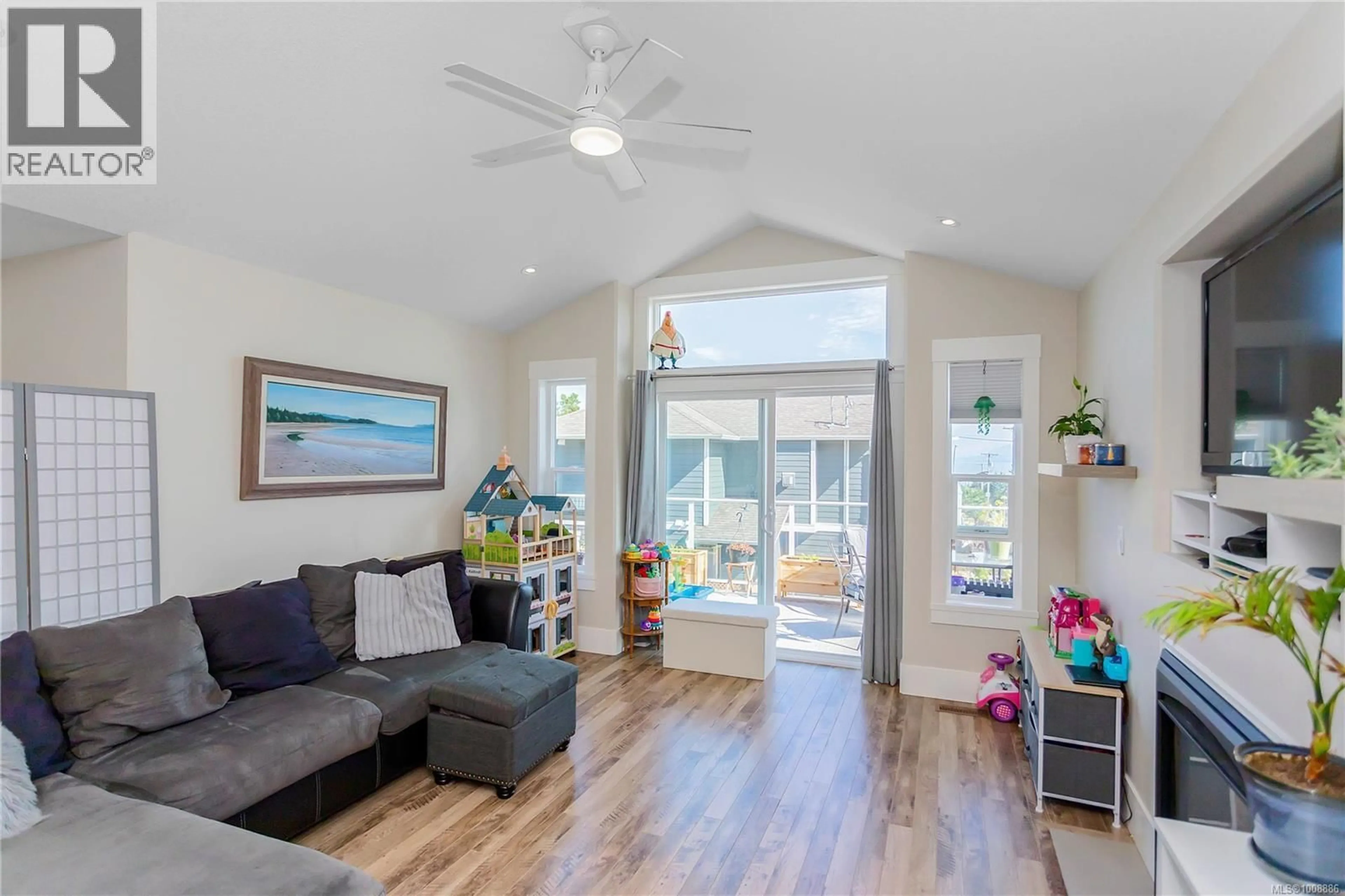 Living room with furniture, wood/laminate floor for 5611 NORASEA ROAD, Nanaimo British Columbia V9V1G4