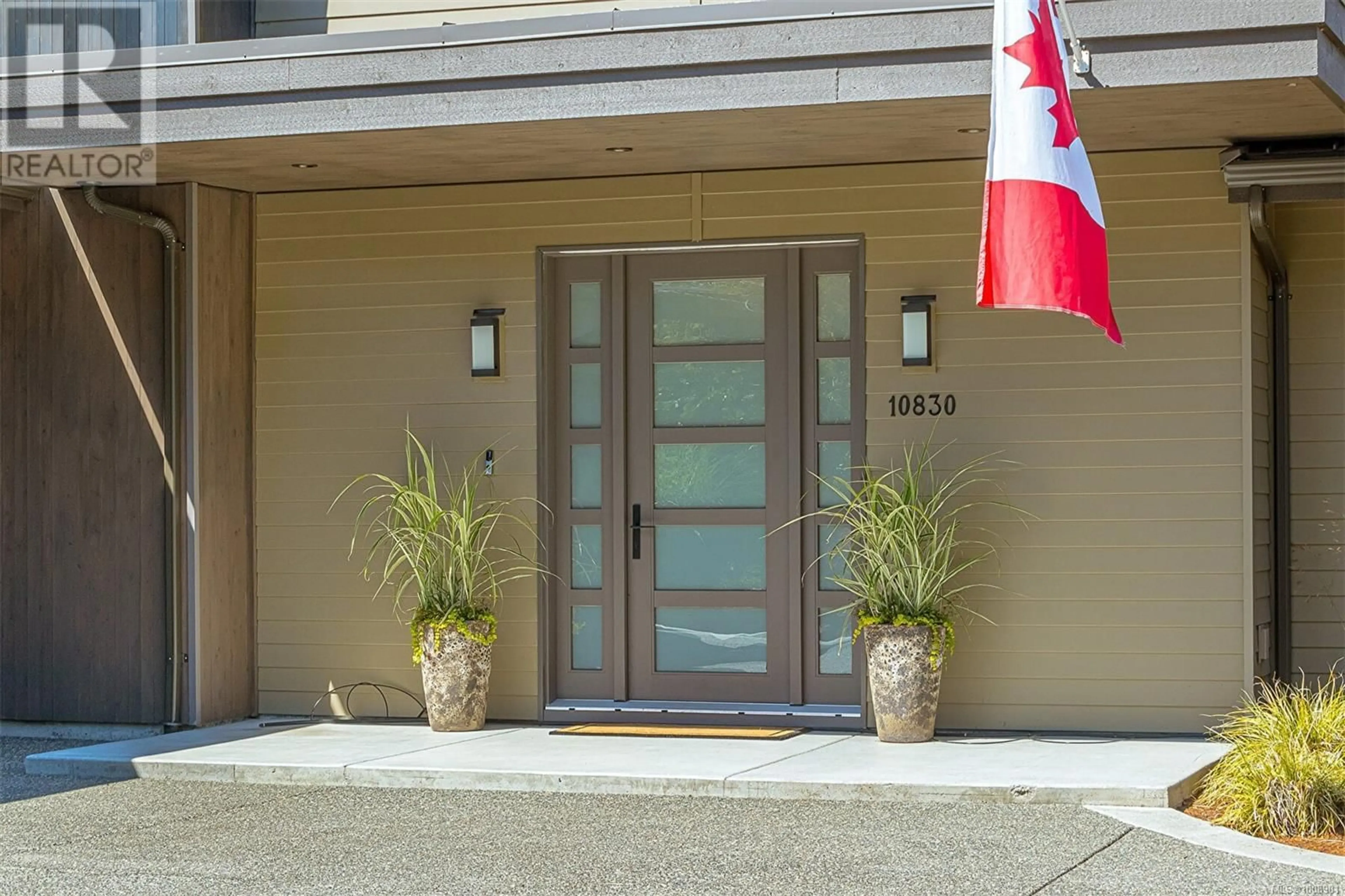 Indoor foyer for 10830 DERRICK ROAD, North Saanich British Columbia V8L1M5