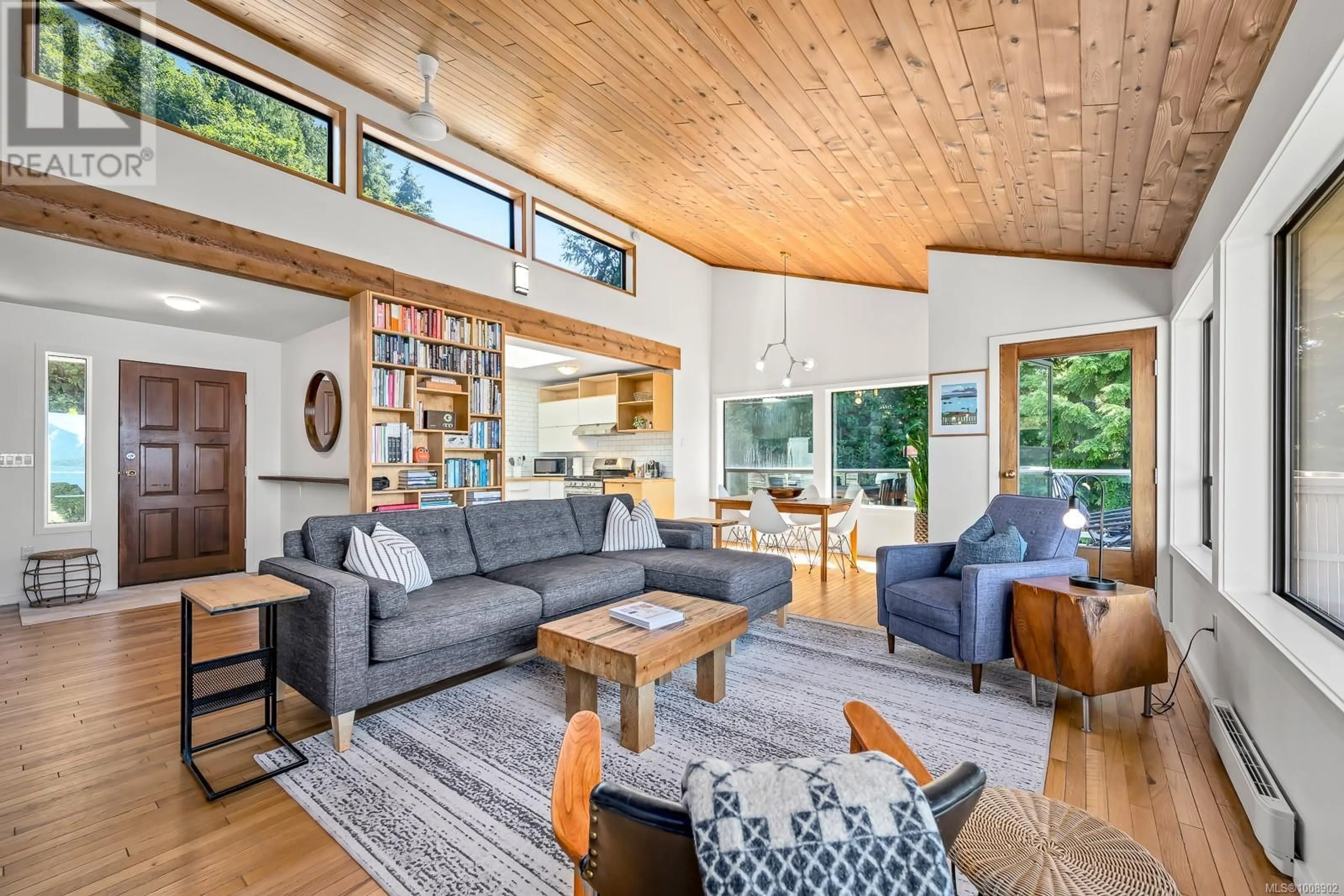 Living room with furniture, wood/laminate floor for 100 ARNET ROAD, Tofino British Columbia V0R2Z0