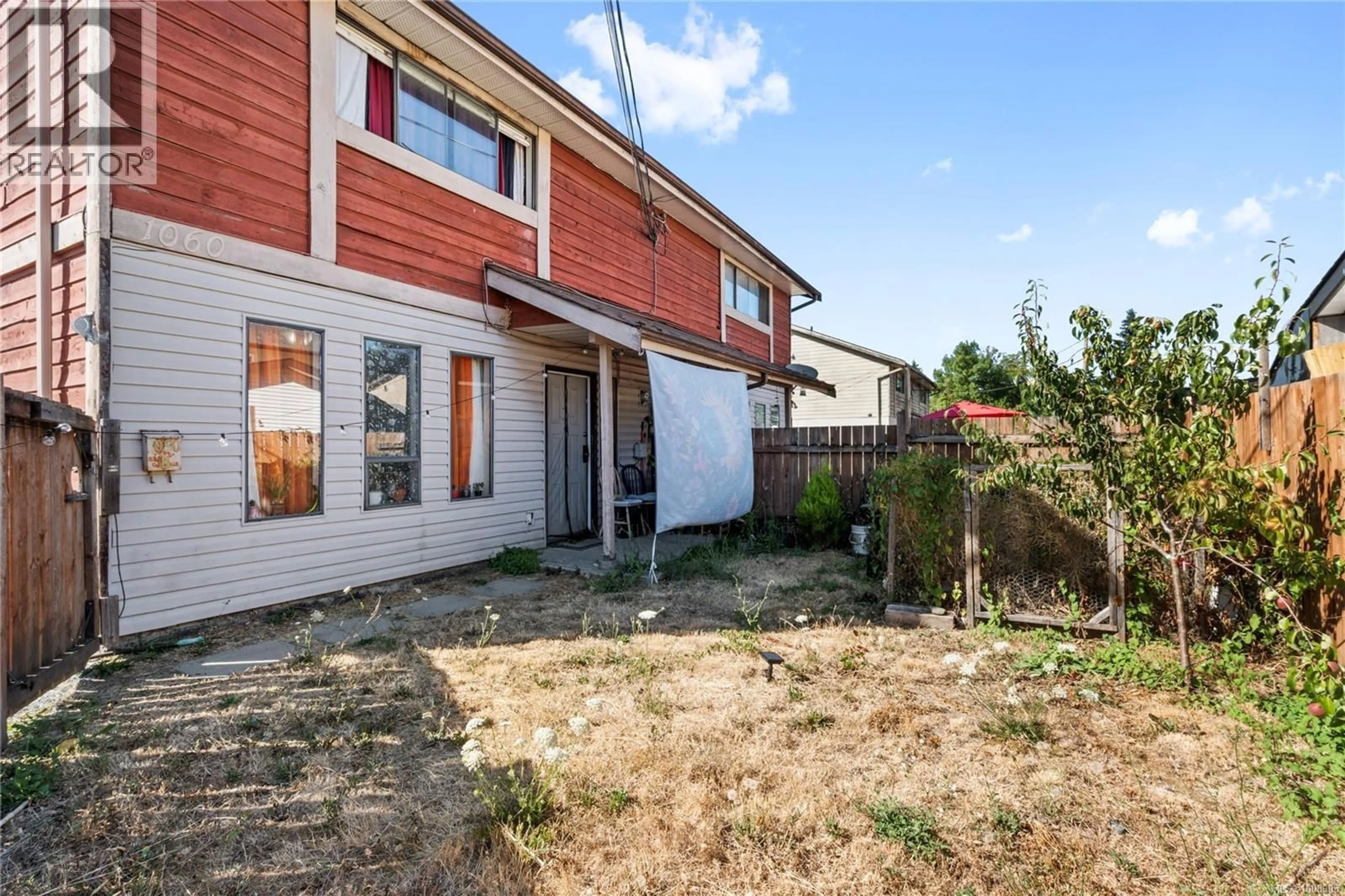 A pic from outside/outdoor area/front of a property/back of a property/a pic from drone, street for B - 1060 ST. GEORGE CRESCENT, Nanaimo British Columbia V9S1X1