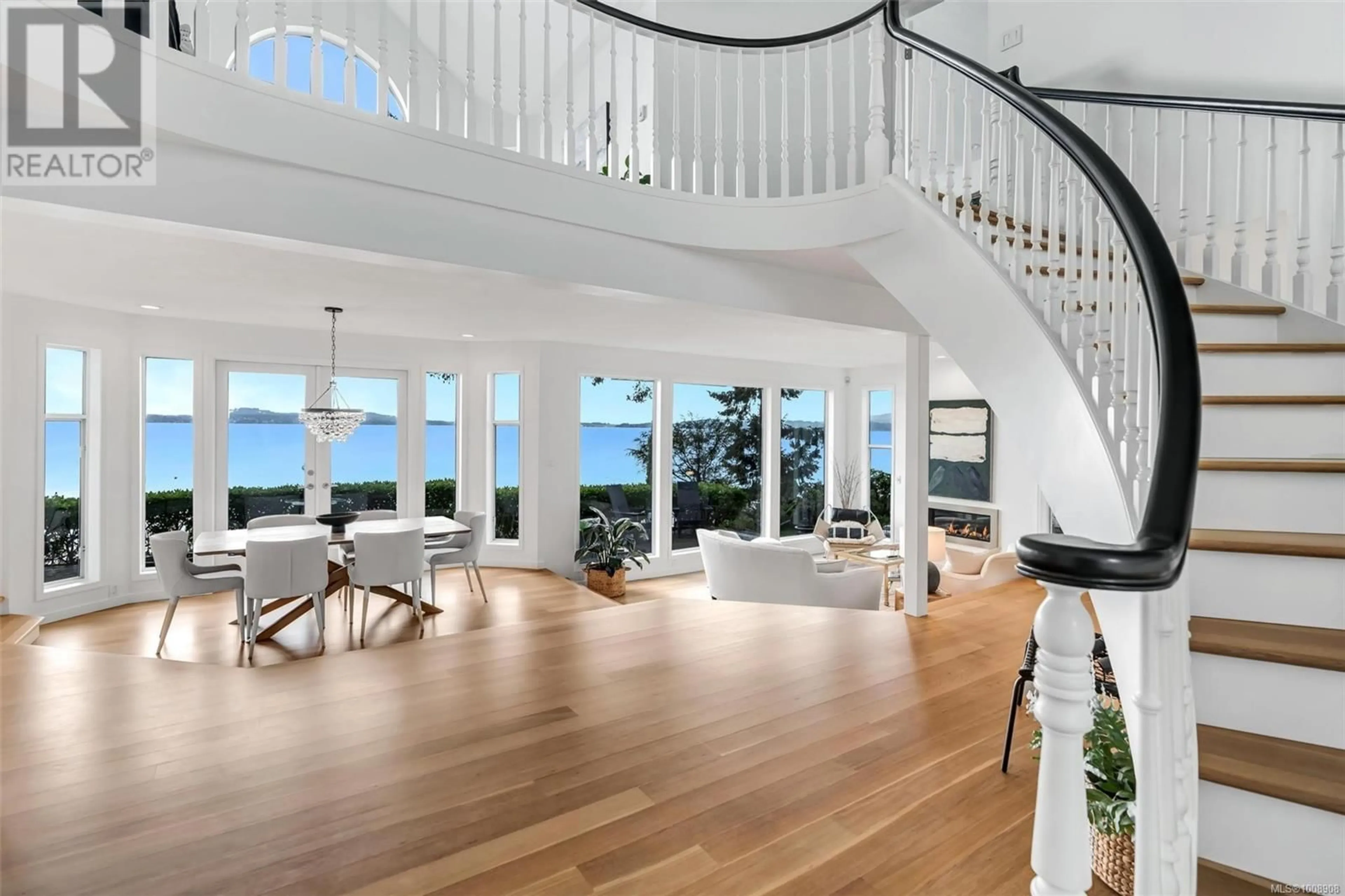 Indoor foyer for 2401 MILL BAY ROAD, Mill Bay British Columbia V8H1B9