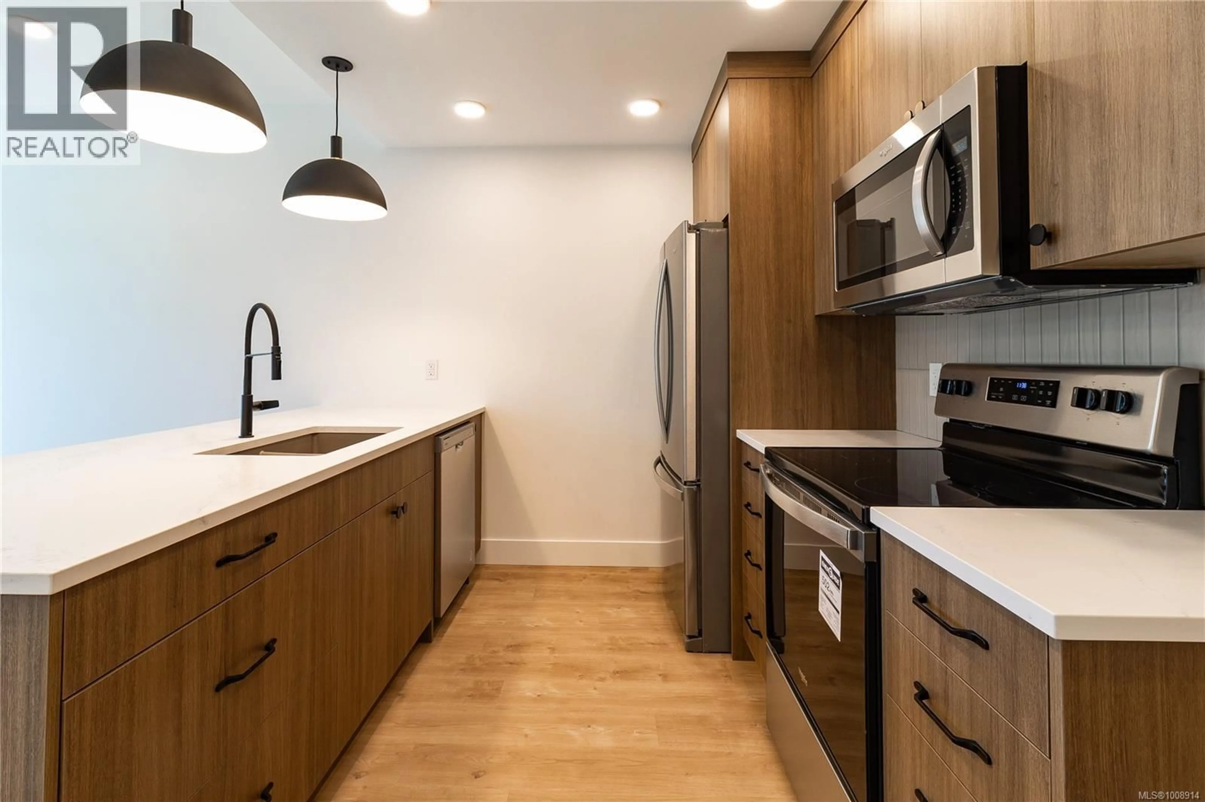 Standard kitchen, wood/laminate floor for 206 - 201 DOGWOOD DRIVE, Ladysmith British Columbia V9G0C3