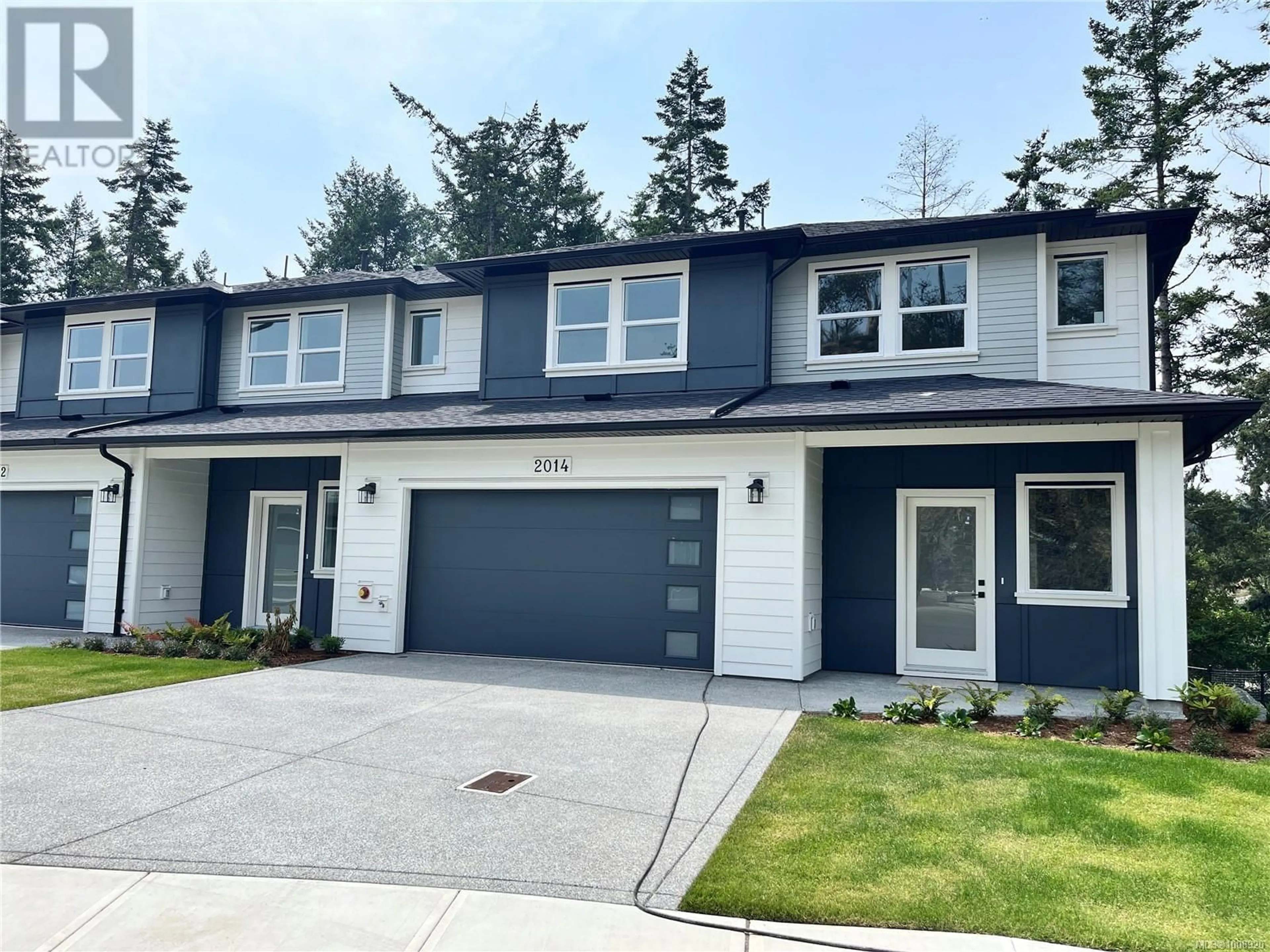 Home with vinyl exterior material, street for 2014 WEST PARK LANE, View Royal British Columbia V9B5Z2