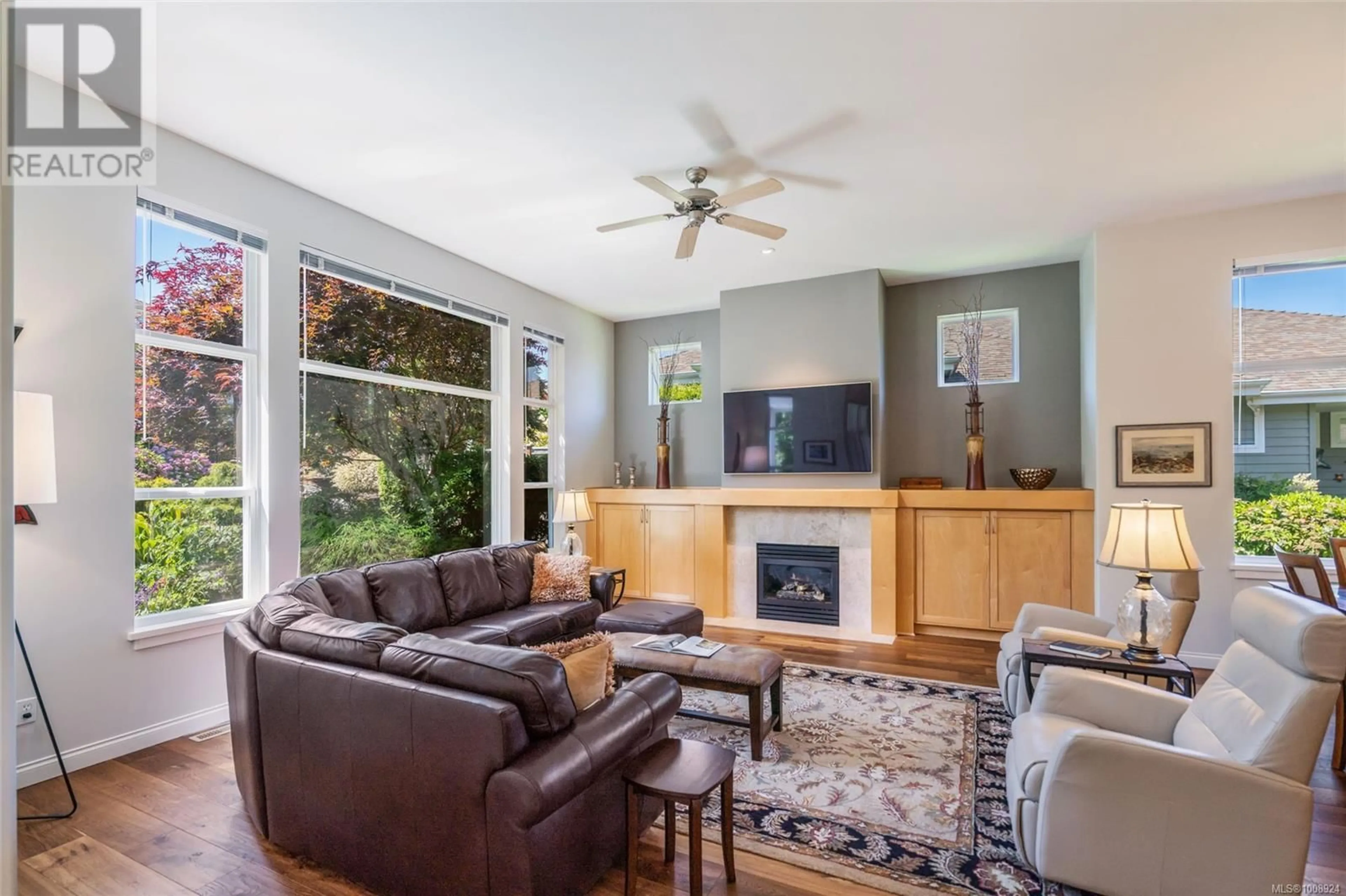 Living room with furniture, unknown for 1396 GABRIOLA DRIVE, Parksville British Columbia V9P2Y5