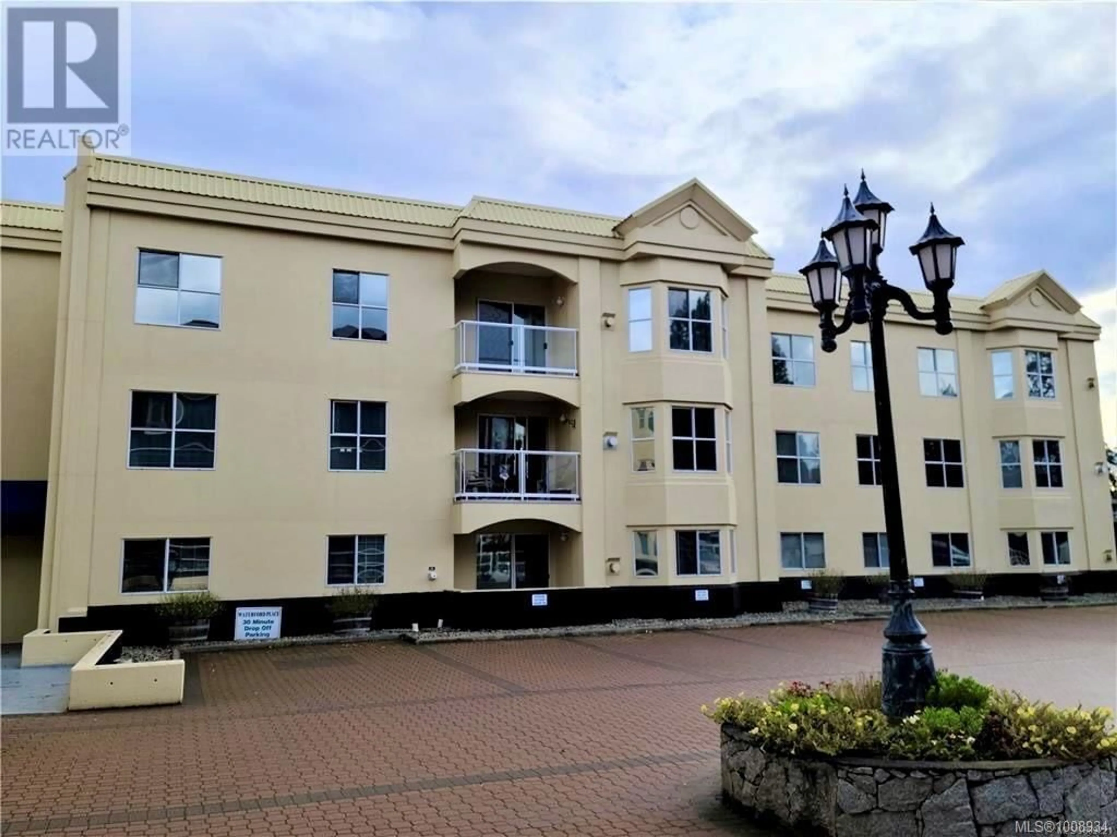 A pic from outside/outdoor area/front of a property/back of a property/a pic from drone, building for 406 - 220 ISLAND HIGHWAY WEST, Parksville British Columbia V9P2P3