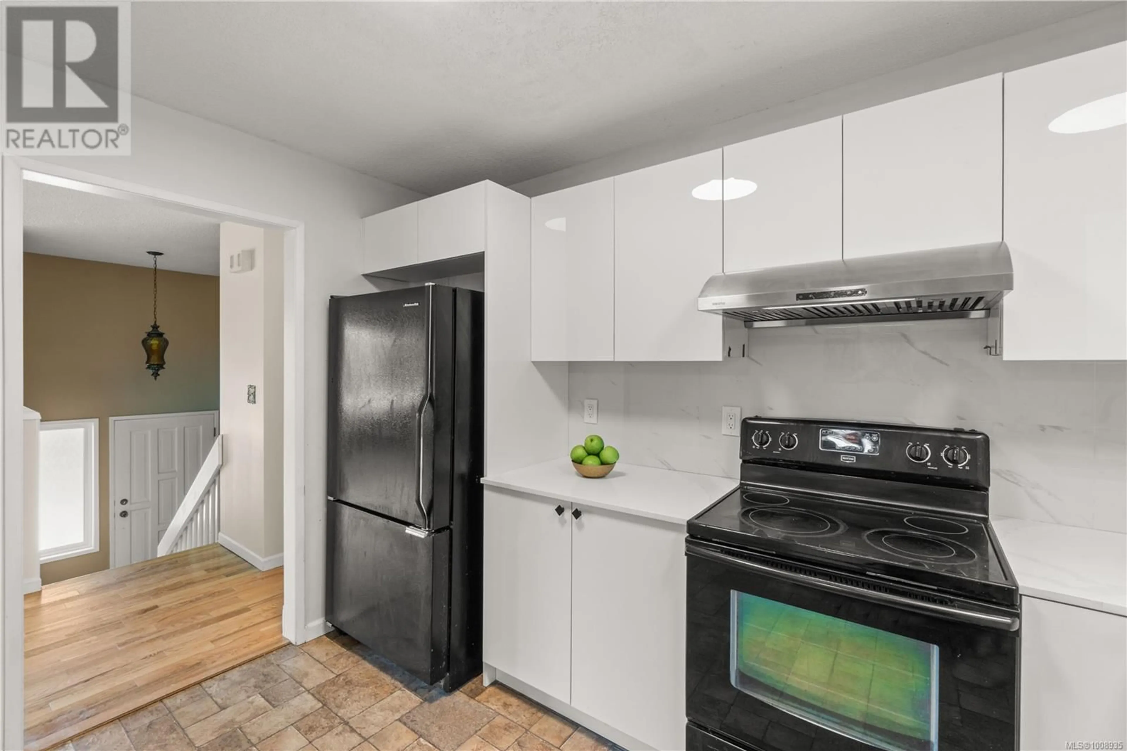 Standard kitchen, unknown for 2749 JOANNA TERRACE, Nanaimo British Columbia V9T4V3