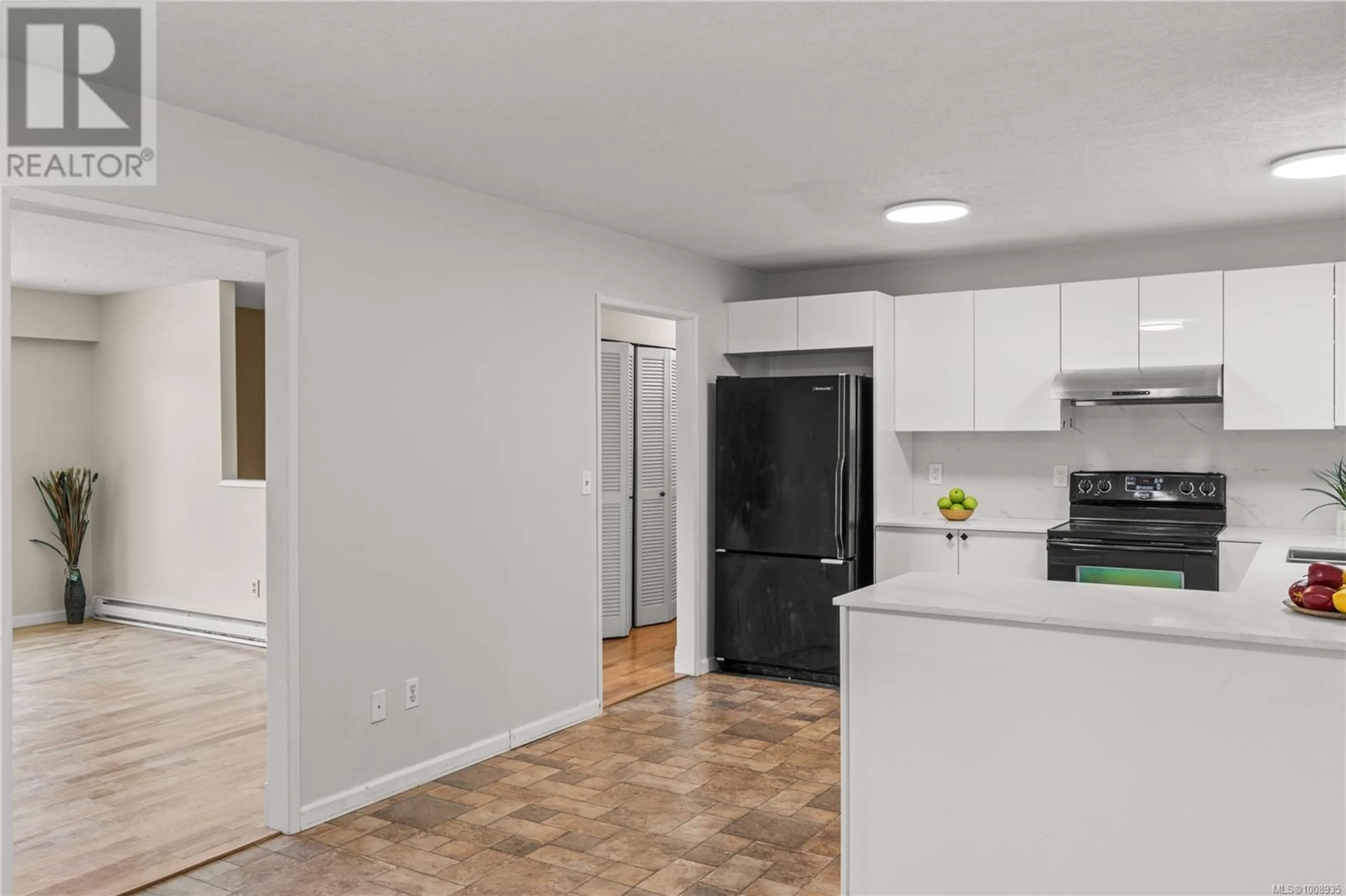 Standard kitchen, unknown for 2749 JOANNA TERRACE, Nanaimo British Columbia V9T4V3