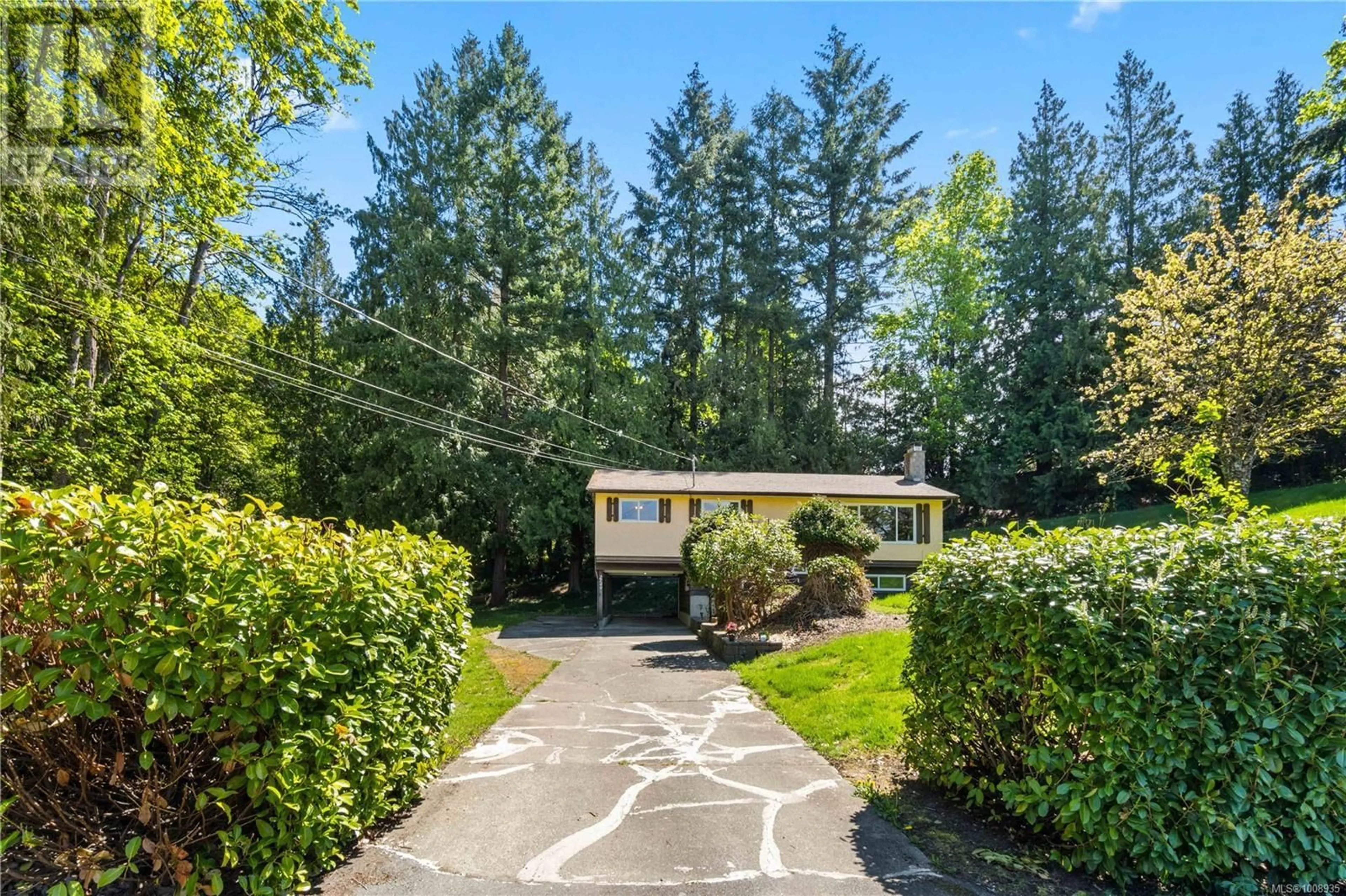 A pic from outside/outdoor area/front of a property/back of a property/a pic from drone, street for 2749 JOANNA TERRACE, Nanaimo British Columbia V9T4V3