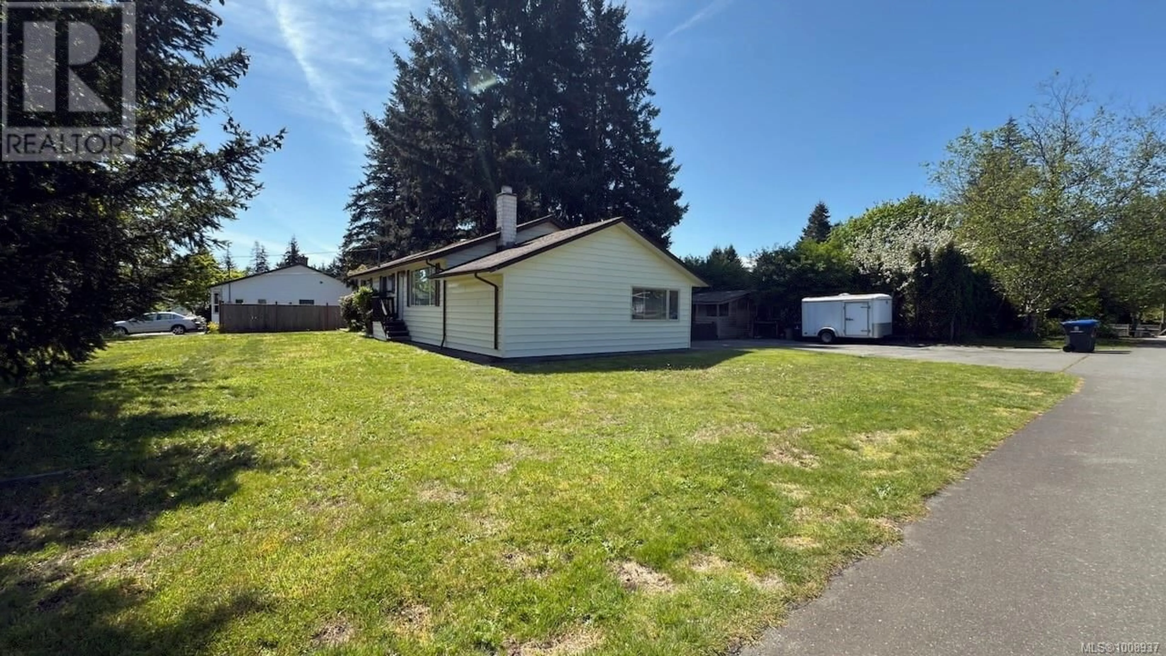 A pic from outside/outdoor area/front of a property/back of a property/a pic from drone, street for 2891 POPLAR DRIVE, Courtenay British Columbia V9M6A9