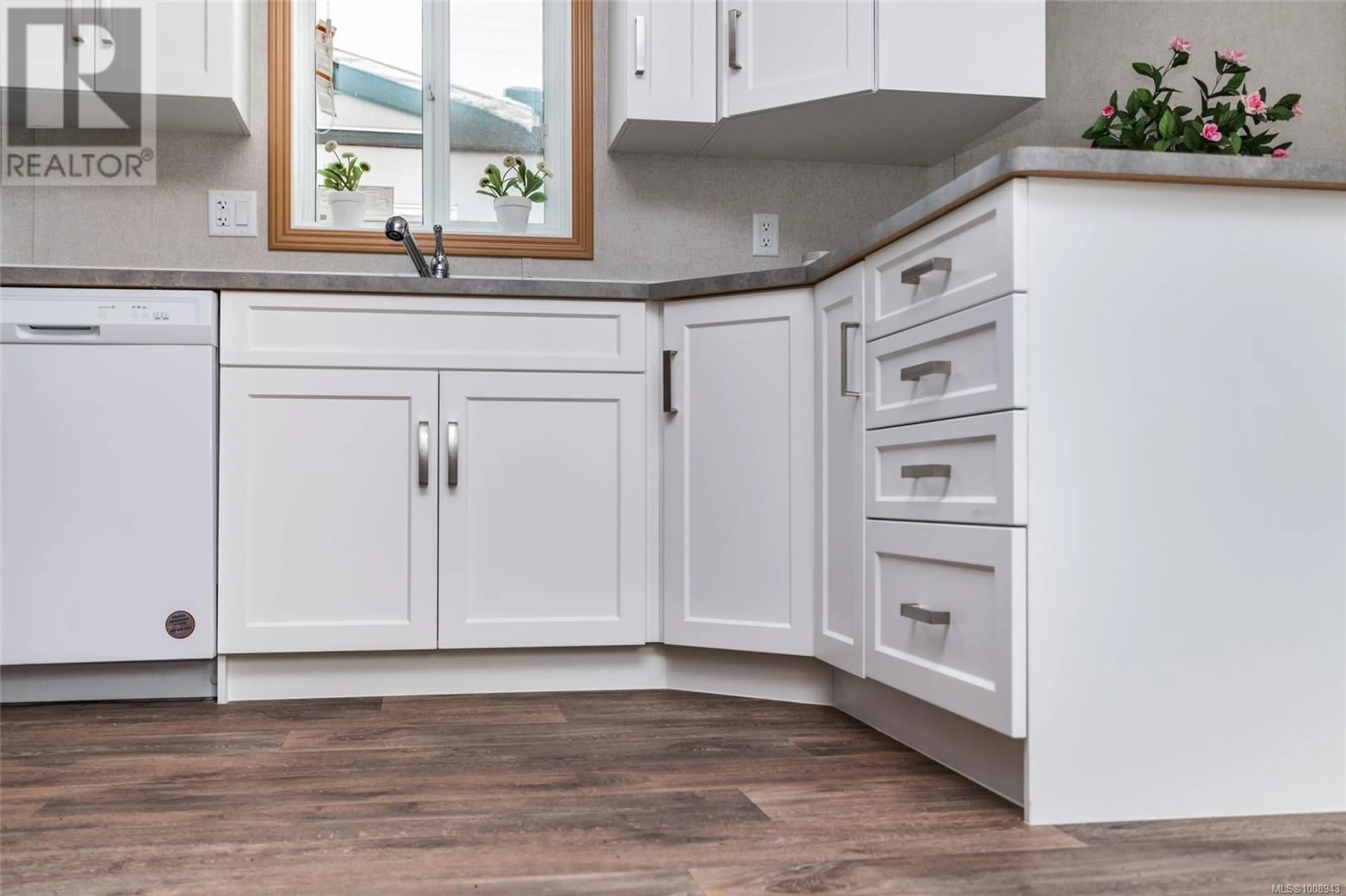 Open concept kitchen, wood/laminate floor for 25 - 731 MARINE DRIVE, Ucluelet British Columbia V0R3A0