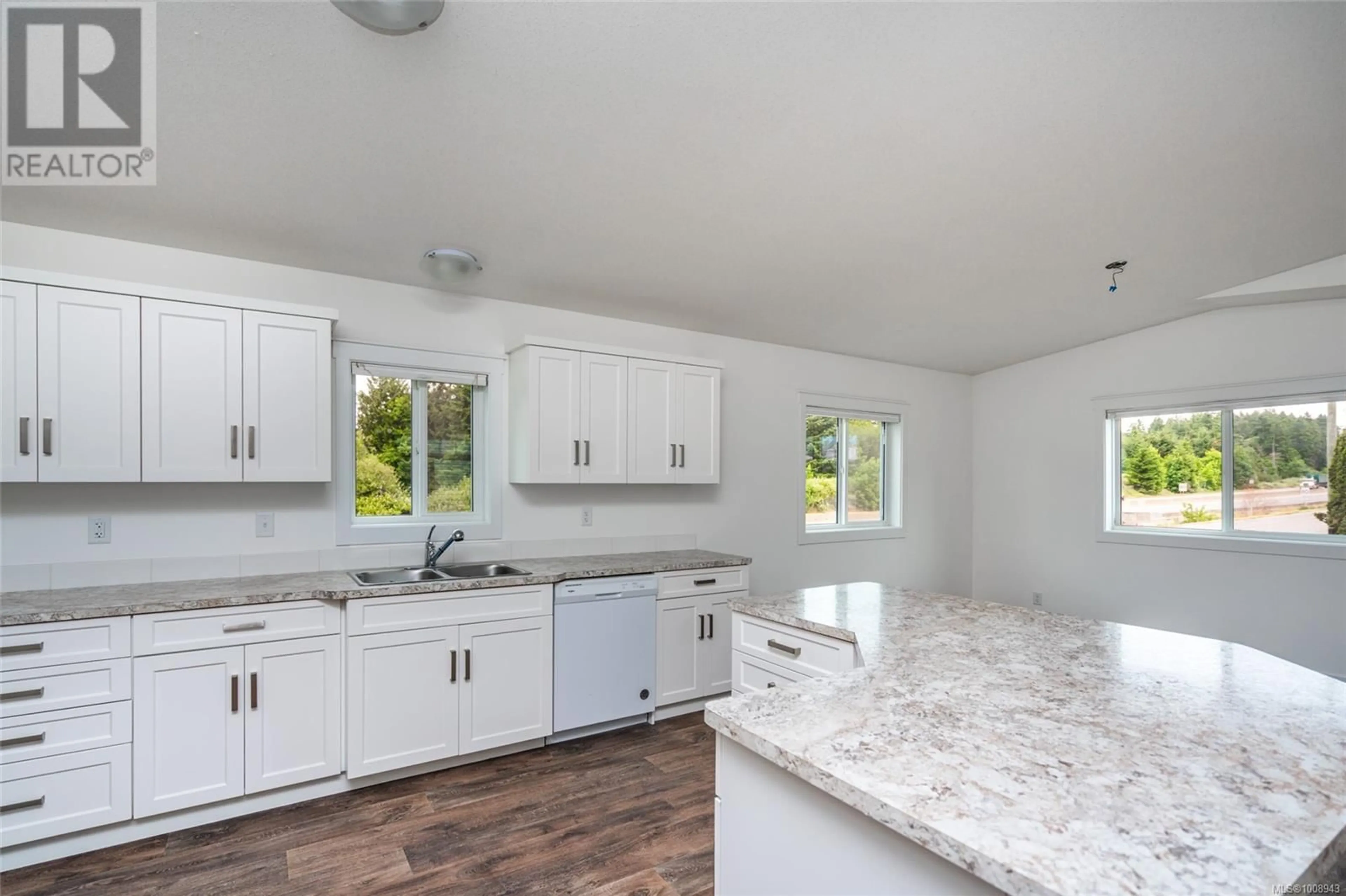 Open concept kitchen, ceramic/tile floor for 25 - 731 MARINE DRIVE, Ucluelet British Columbia V0R3A0