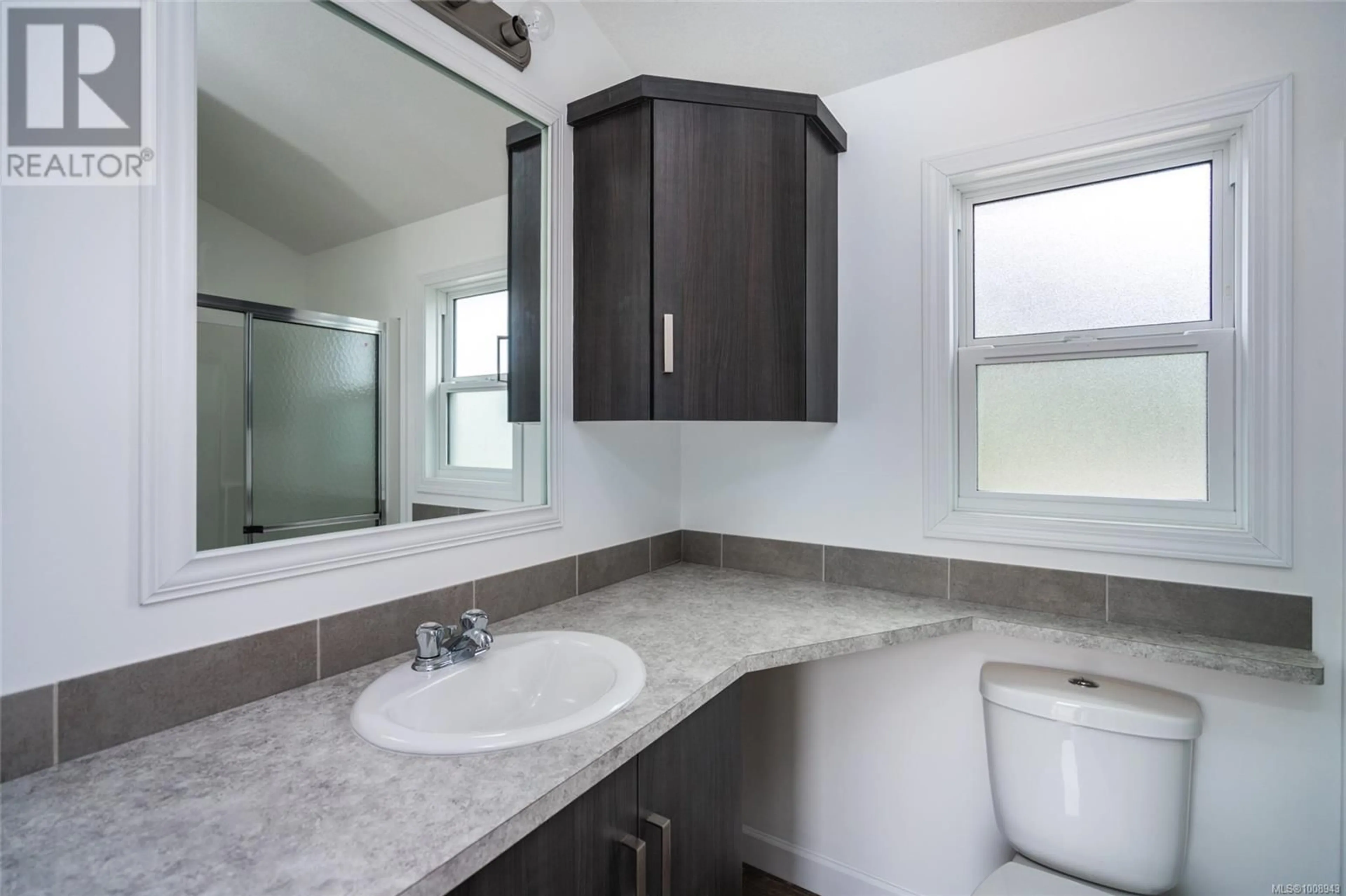 Standard bathroom, ceramic/tile floor for 25 - 731 MARINE DRIVE, Ucluelet British Columbia V0R3A0