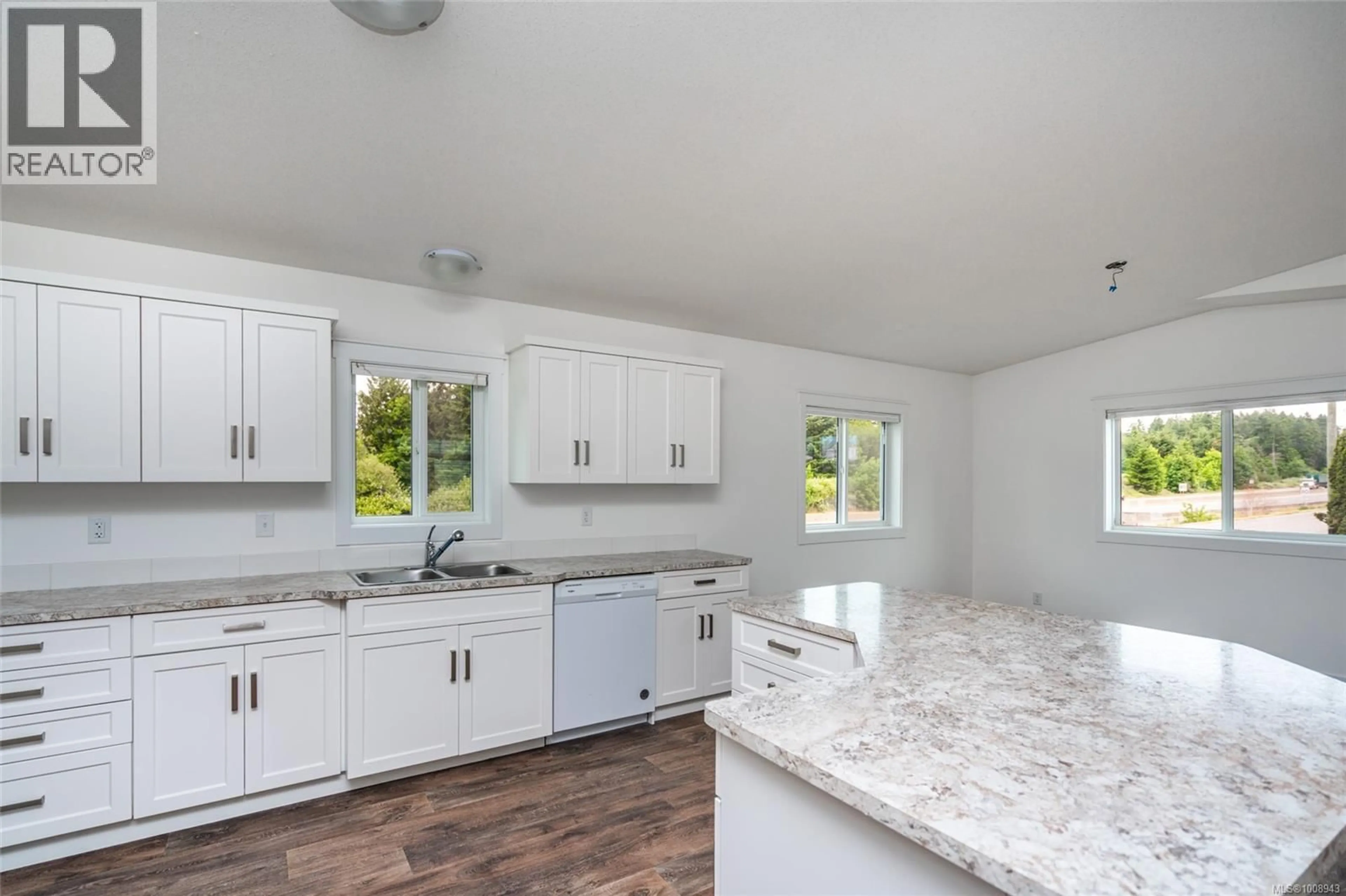 Open concept kitchen, ceramic/tile floor for 25 - 731 MARINE DRIVE, Ucluelet British Columbia V0R3A0