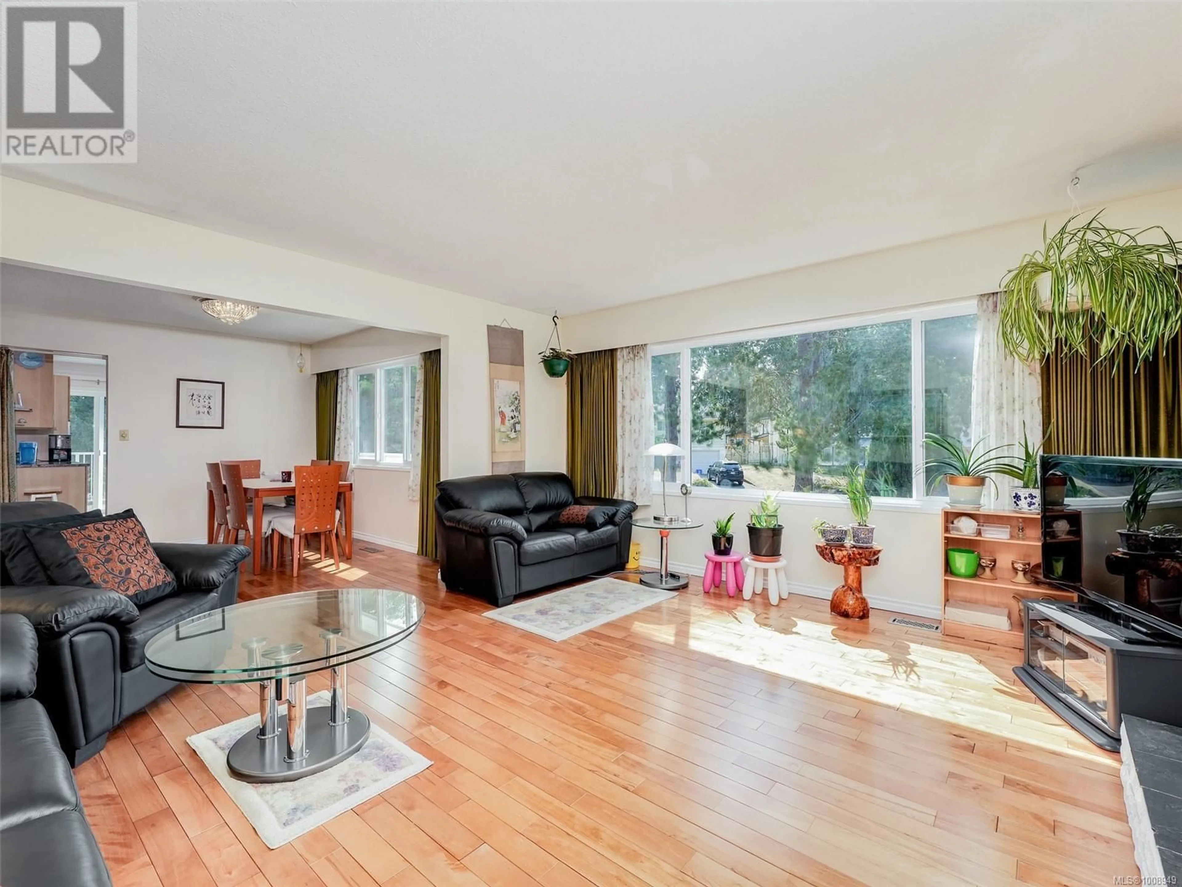 Living room with furniture, wood/laminate floor for 1629 LONGACRE DRIVE, Saanich British Columbia V8N4M5