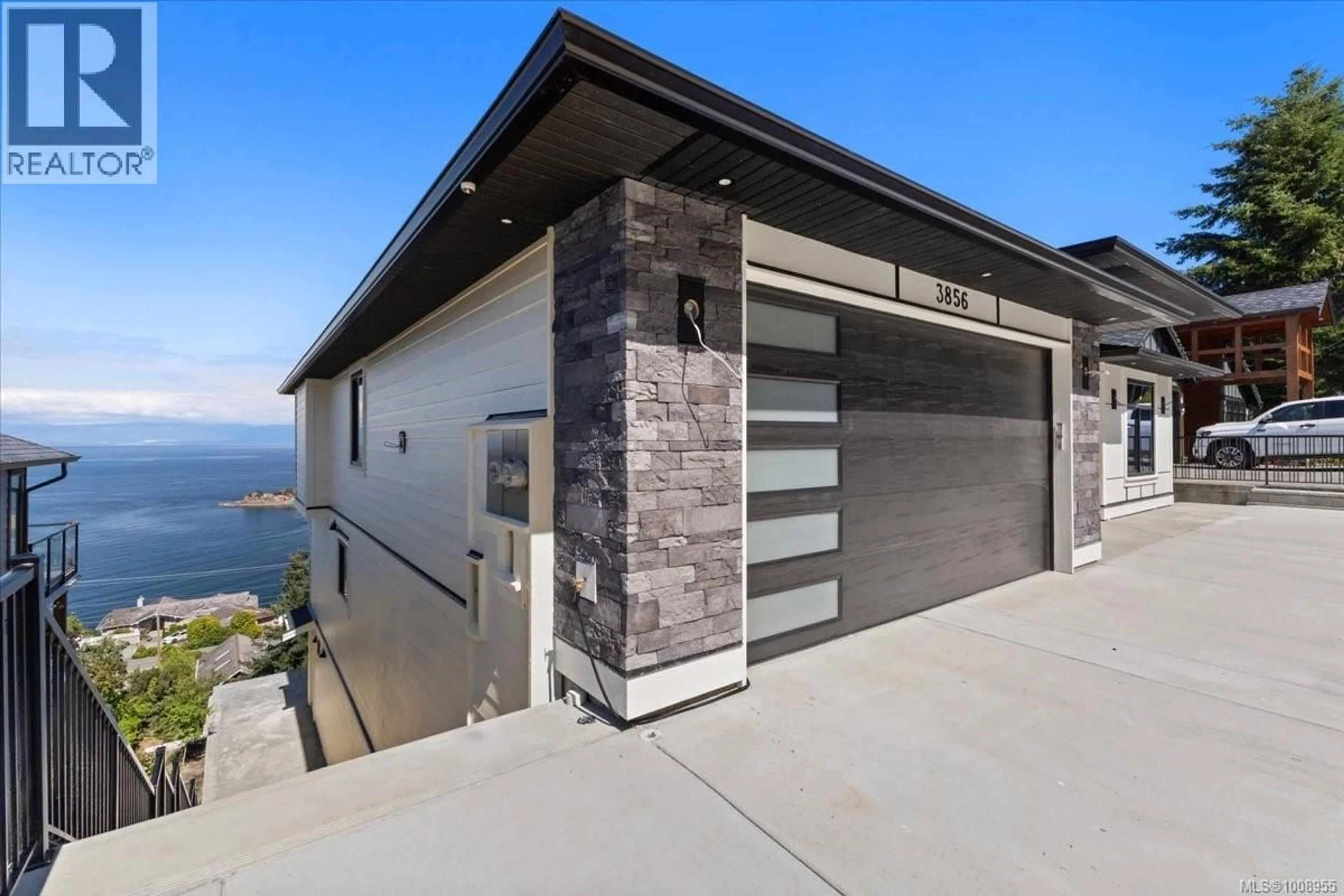 Indoor garage for 3856 GULF VIEW ROAD NORTHEAST, Nanaimo British Columbia V9T6E2