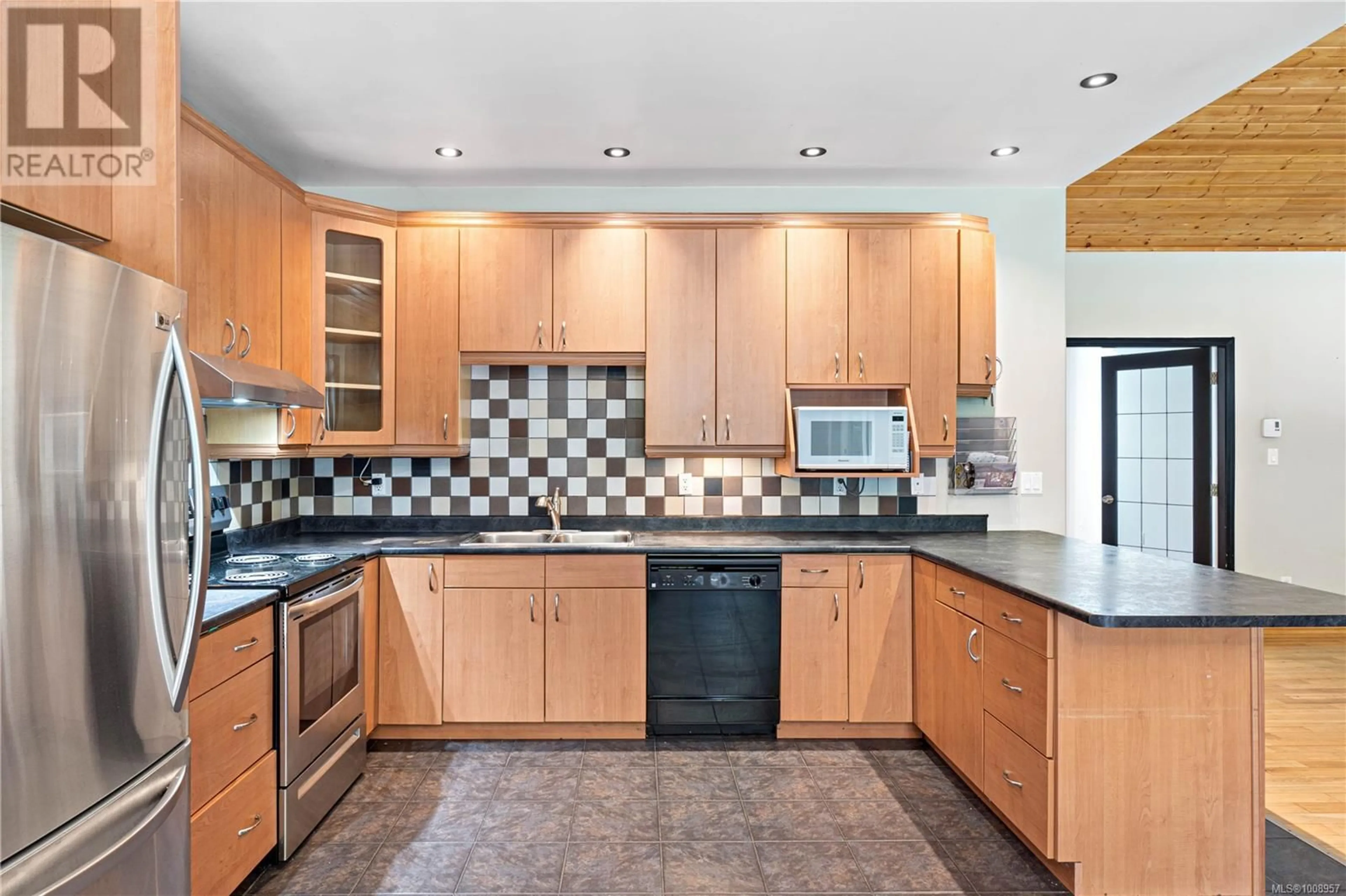 Standard kitchen, ceramic/tile floor for 1880 PIERCE WAY, Qualicum Beach British Columbia V9K2V1