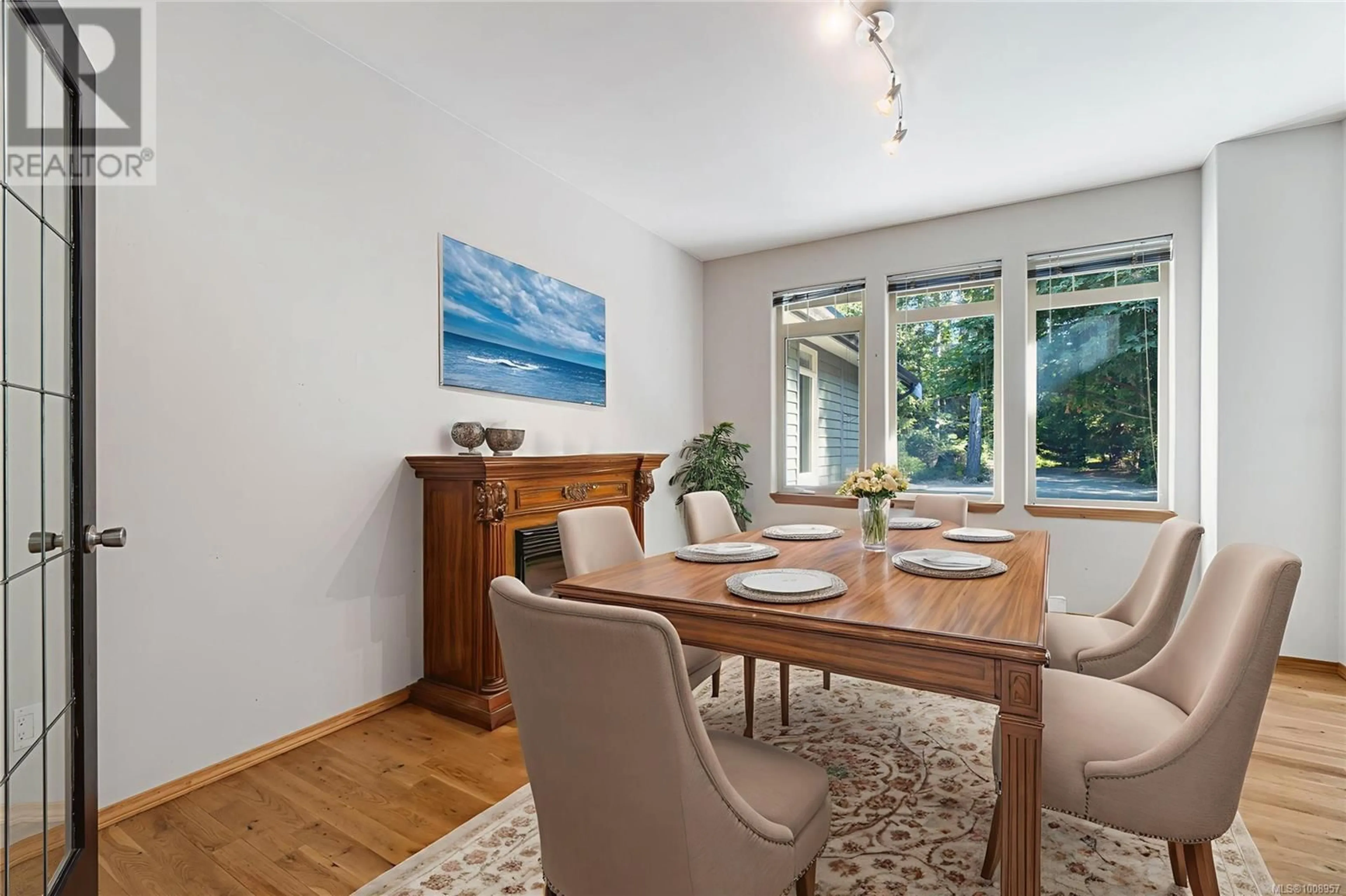 Dining room, wood/laminate floor for 1880 PIERCE WAY, Qualicum Beach British Columbia V9K2V1
