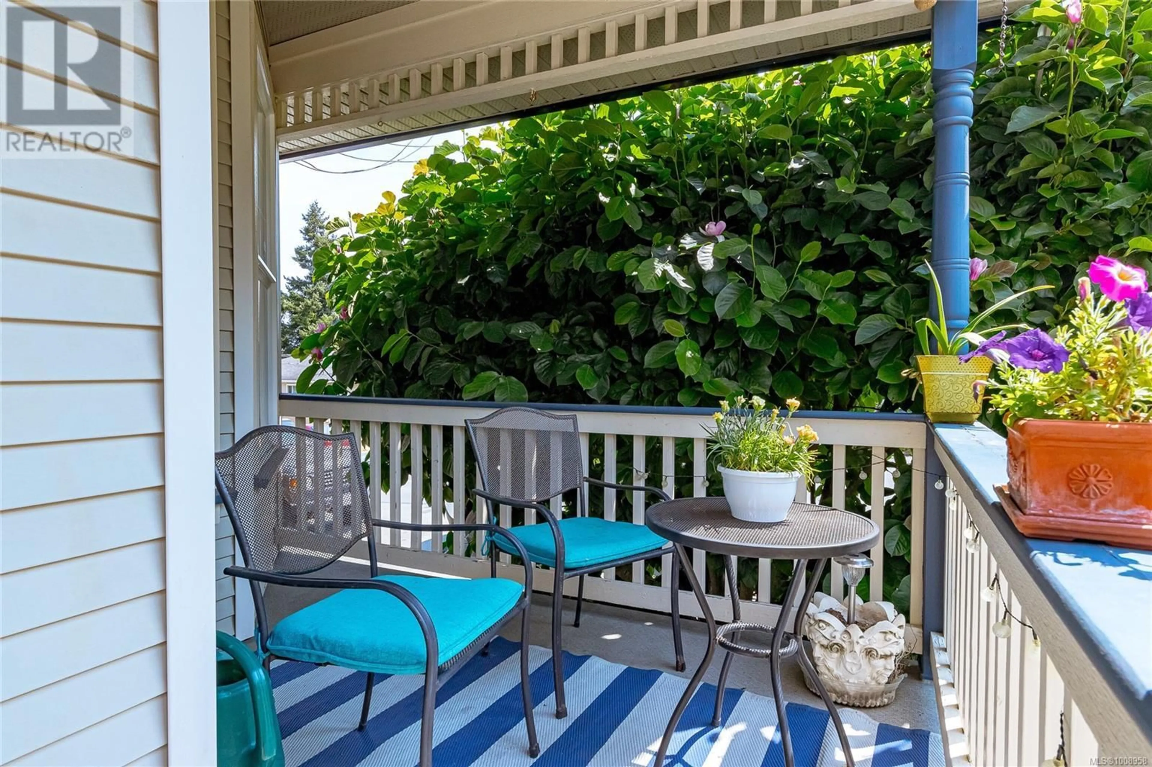 Patio, street for 2900 HIPWOOD LANE, Victoria British Columbia V8T5L3