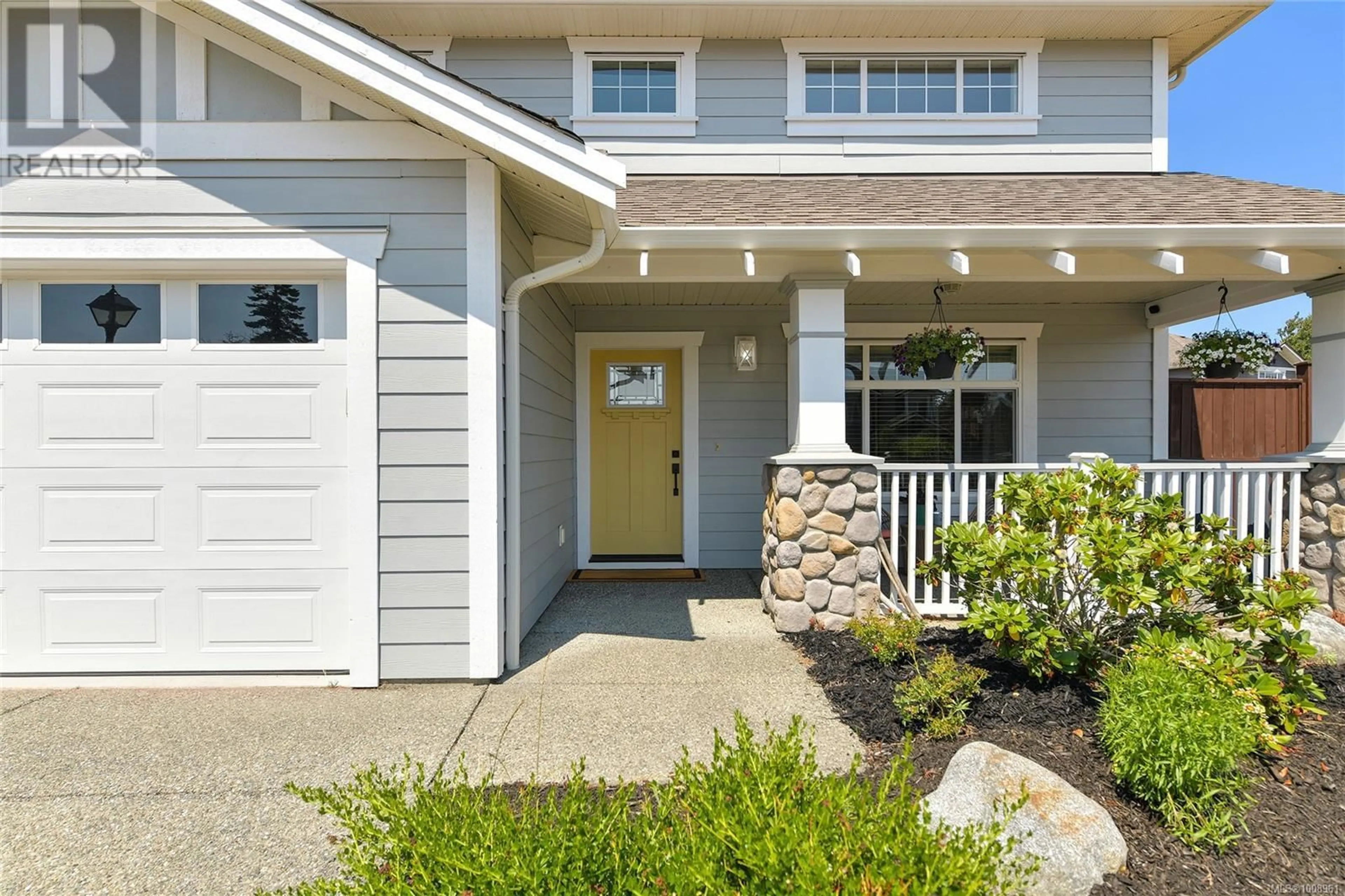 Home with vinyl exterior material, street for 6440 BIRCHVIEW WAY, Sooke British Columbia V9Z1J9