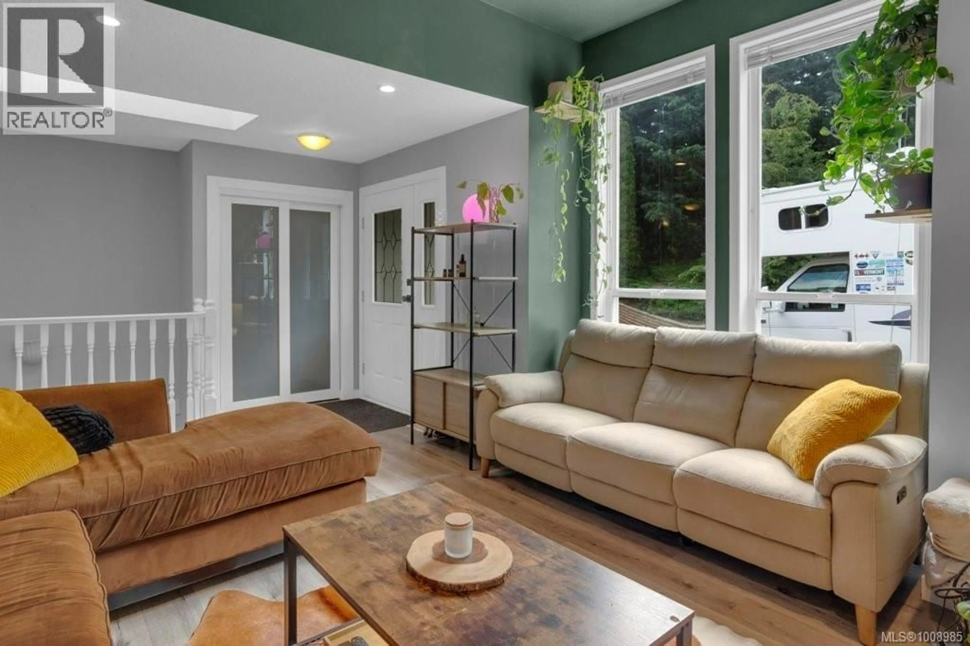 Living room with furniture, unknown for 301 WESTWOOD ROAD, Nanaimo British Columbia V9R6Y5