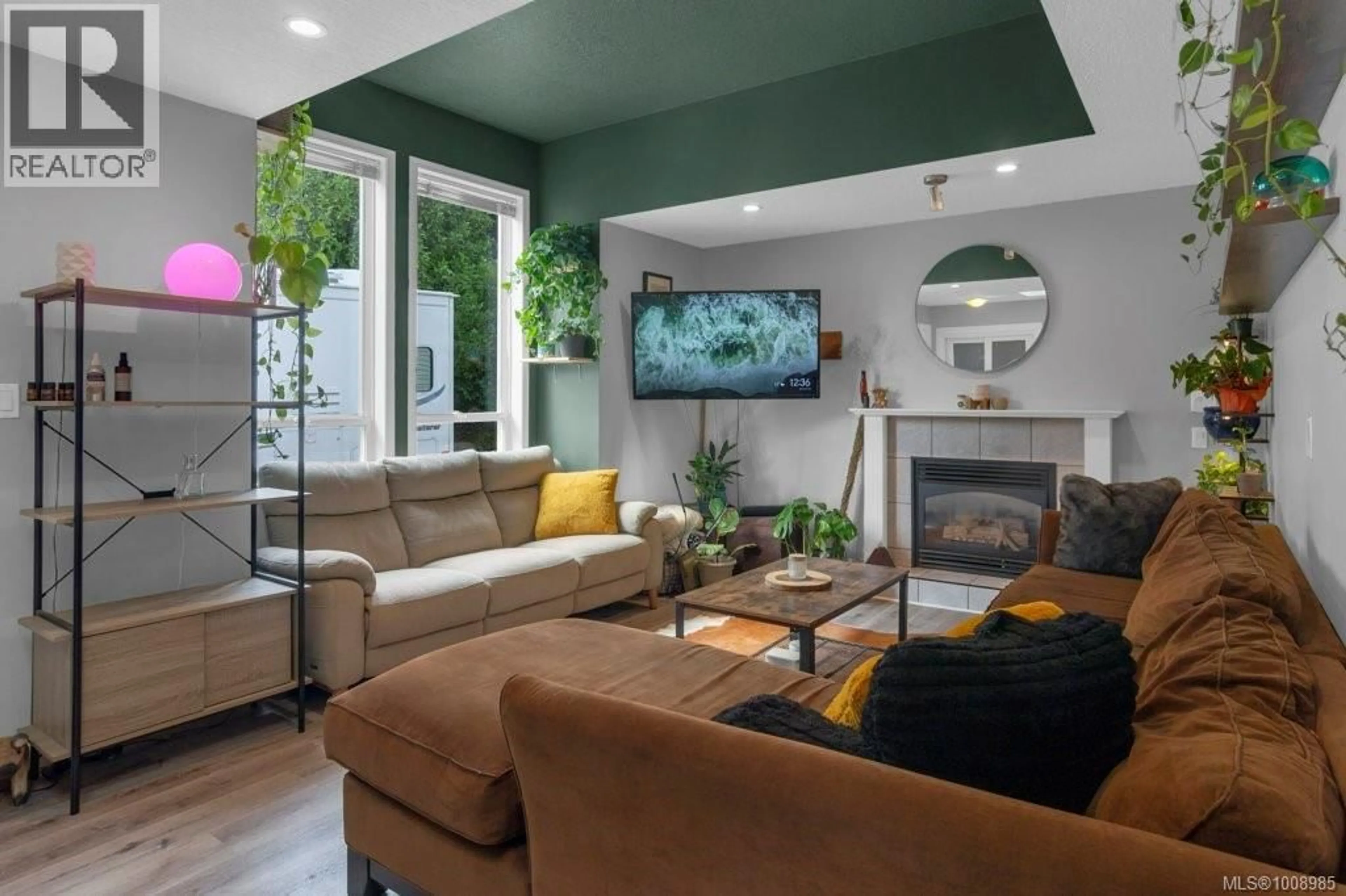 Living room with furniture, unknown for 301 WESTWOOD ROAD, Nanaimo British Columbia V9R6Y5