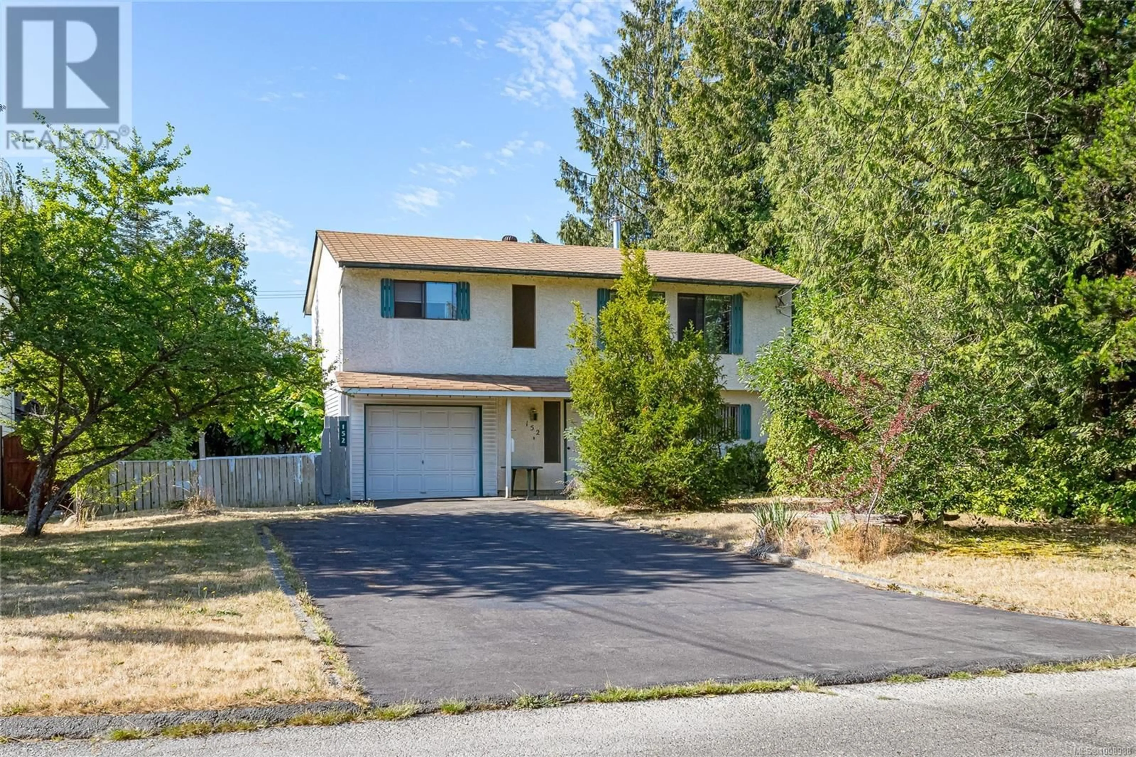 Home with vinyl exterior material, street for 152 COOPER PLACE, Parksville British Columbia V9P1M4
