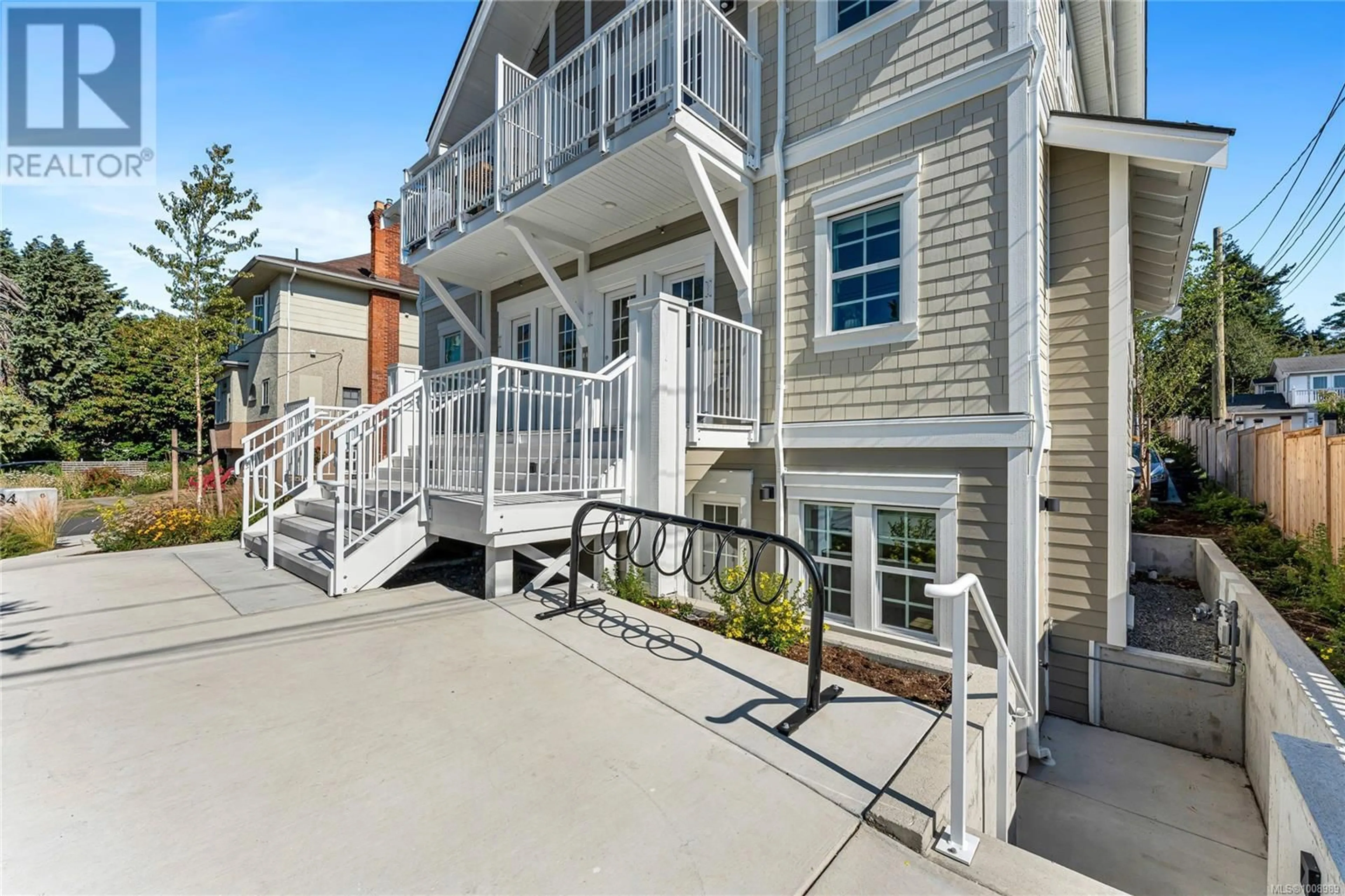 Patio, street for 102 A - 1224 RICHARDSON STREET, Victoria British Columbia V8V3E1