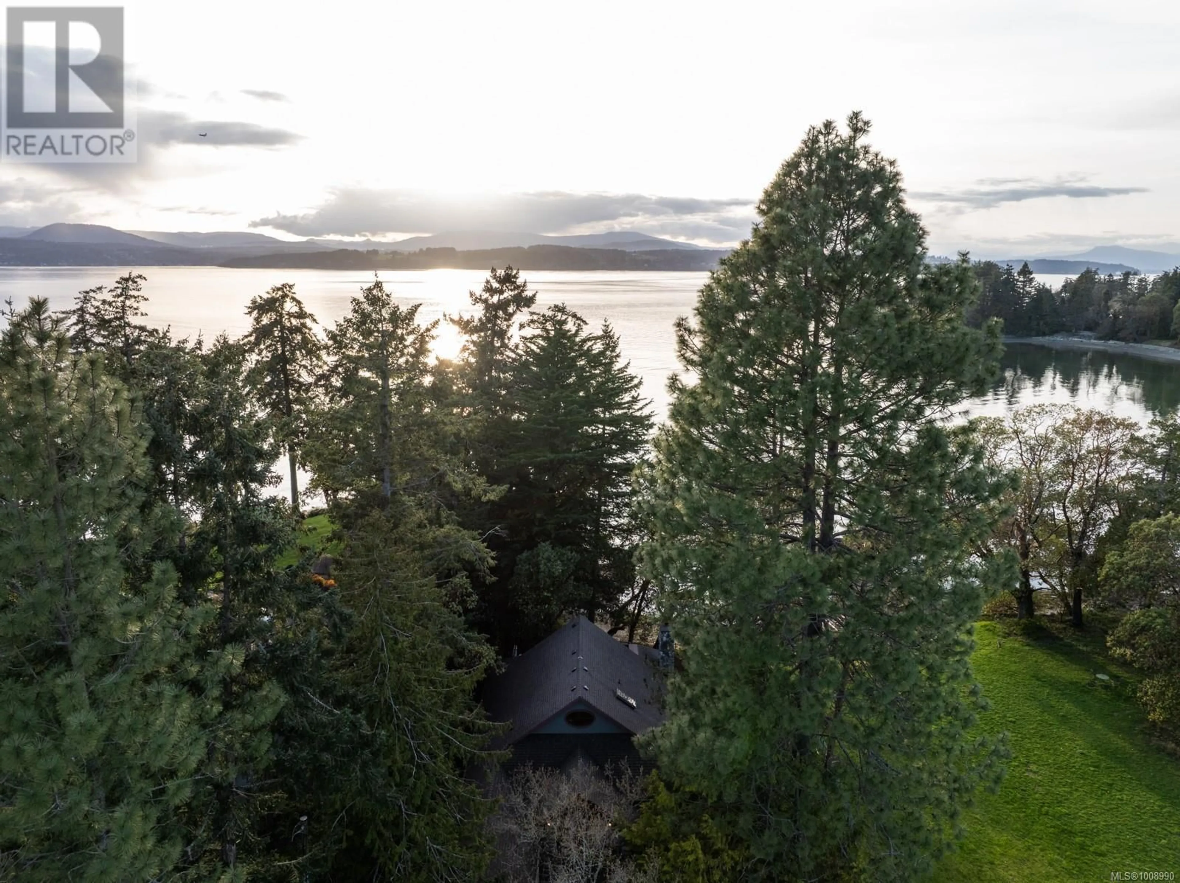 A pic from outside/outdoor area/front of a property/back of a property/a pic from drone, water/lake/river/ocean view for 675 TOWNER PARK ROAD, North Saanich British Columbia V8L5L7