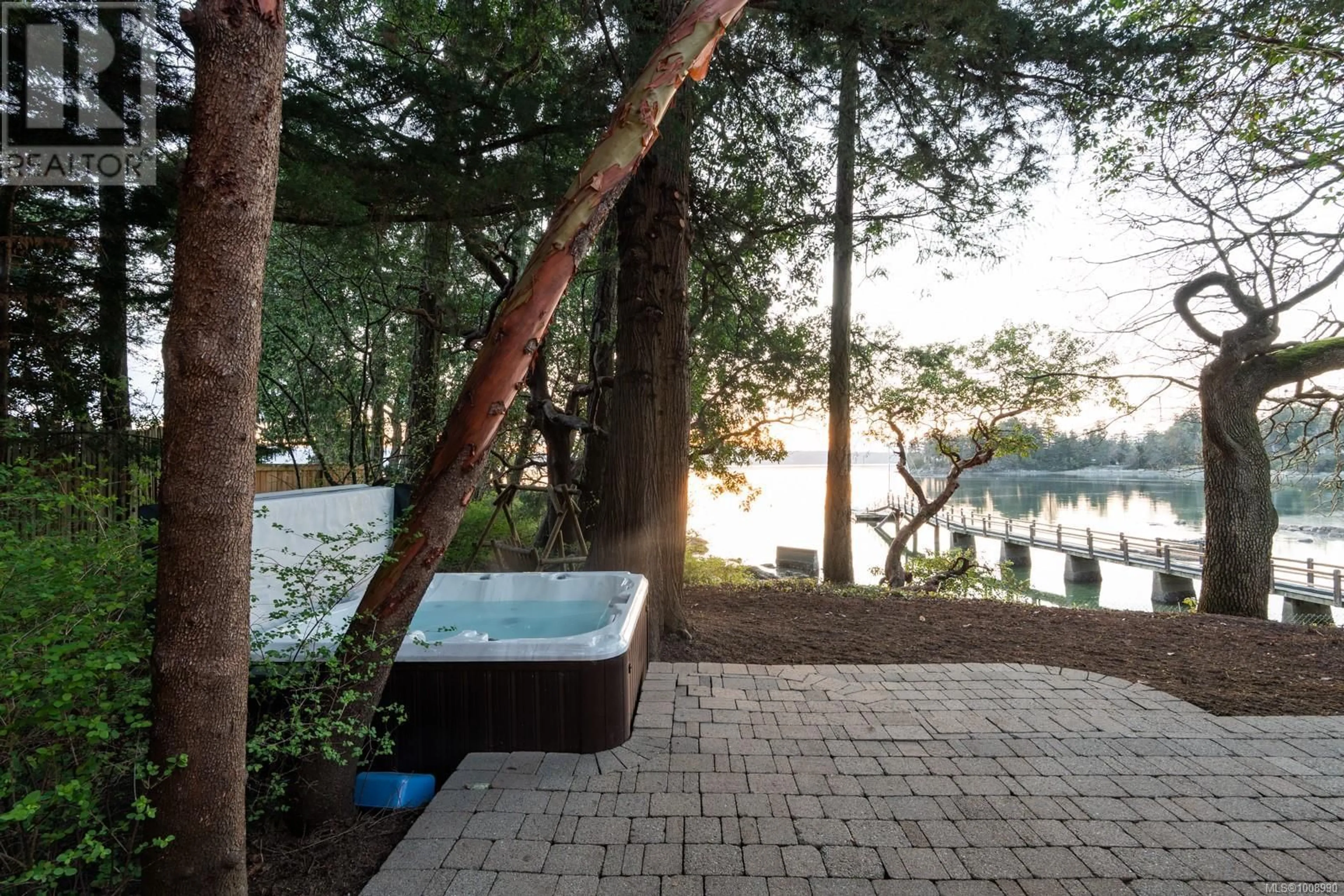 Patio, water/lake/river/ocean view for 675 TOWNER PARK ROAD, North Saanich British Columbia V8L5L7