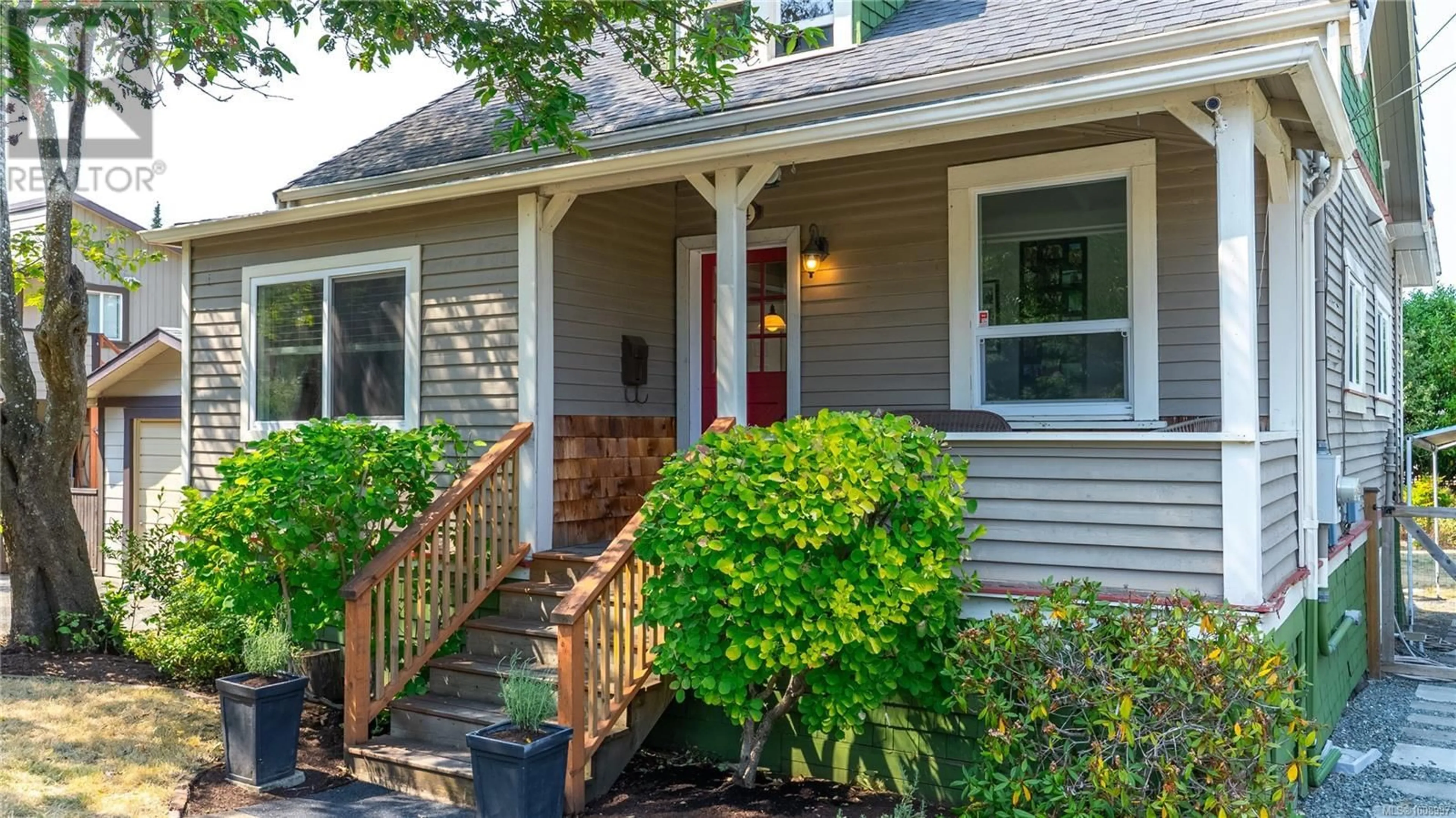 Home with vinyl exterior material, street for 1314 LANG STREET, Victoria British Columbia V8T2S5